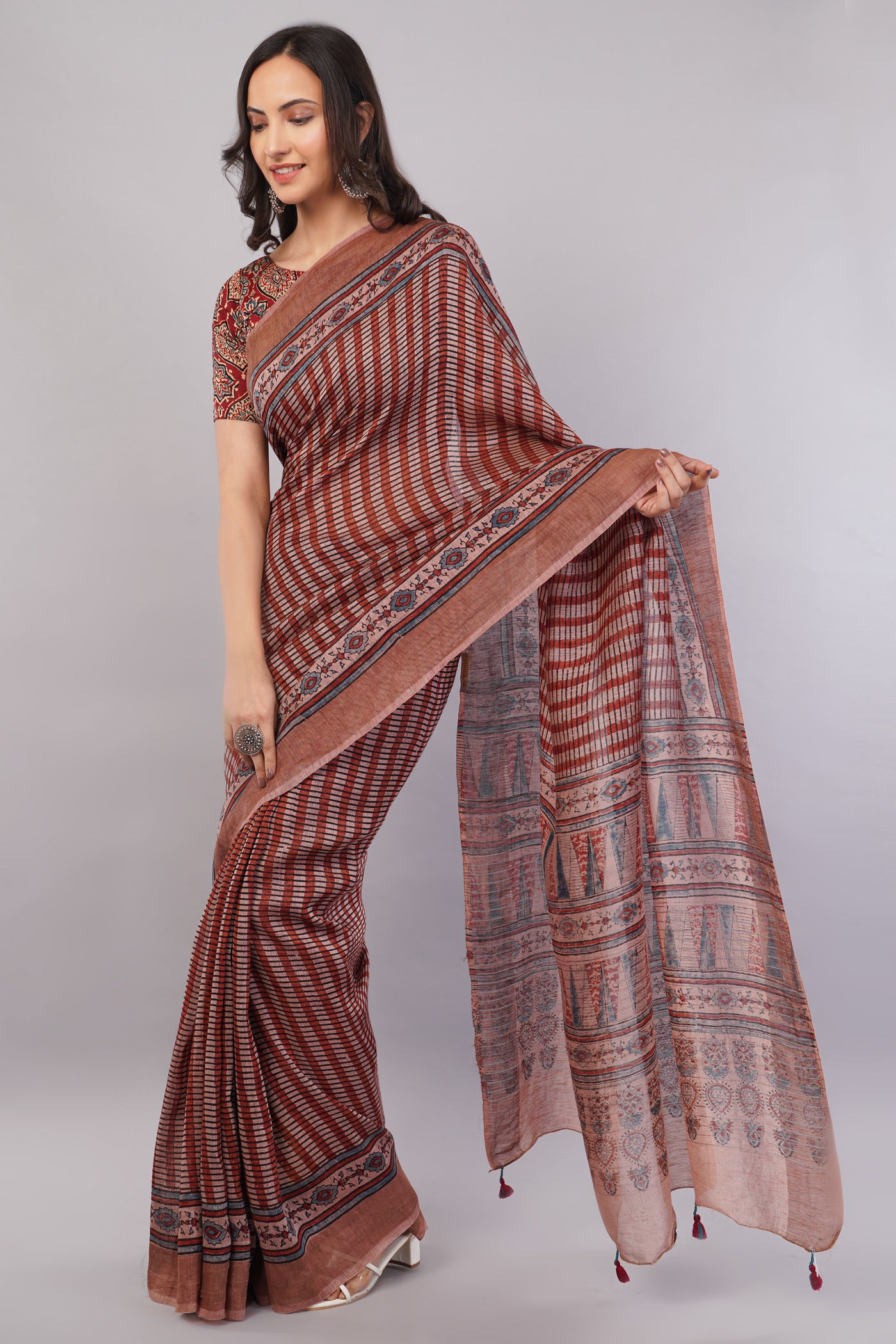 ANJANA:CREAM HANDBLOCK AJRAKH PURE SILK-LINEN SAREE