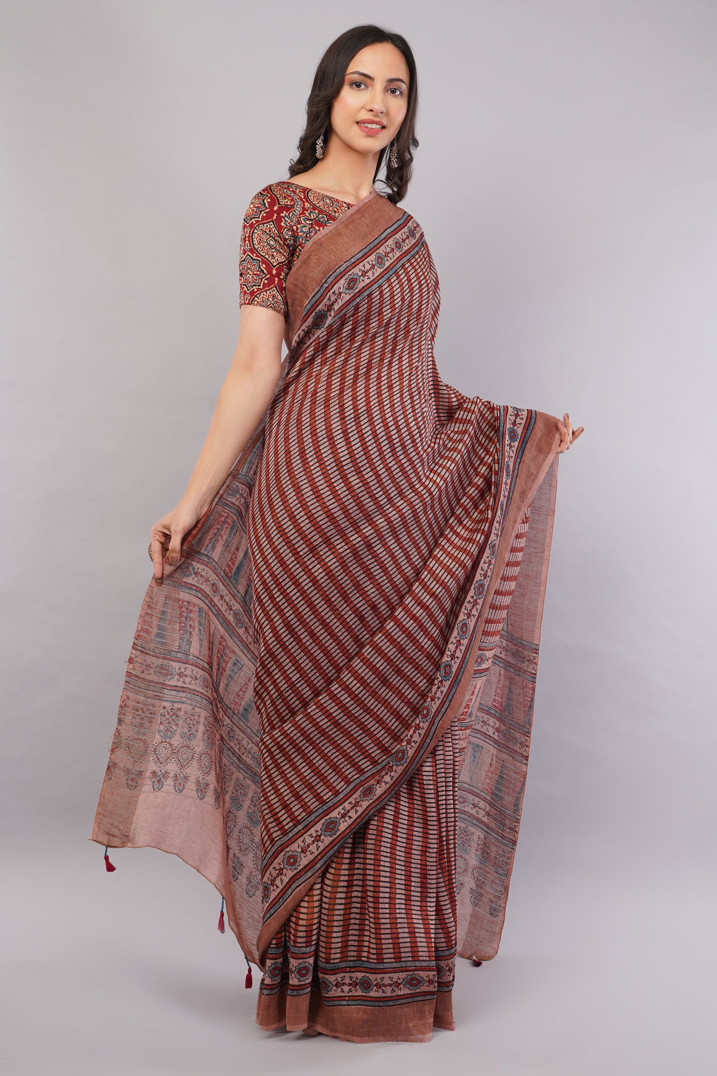 ANJANA:CREAM HANDBLOCK AJRAKH PURE SILK-LINEN SAREE