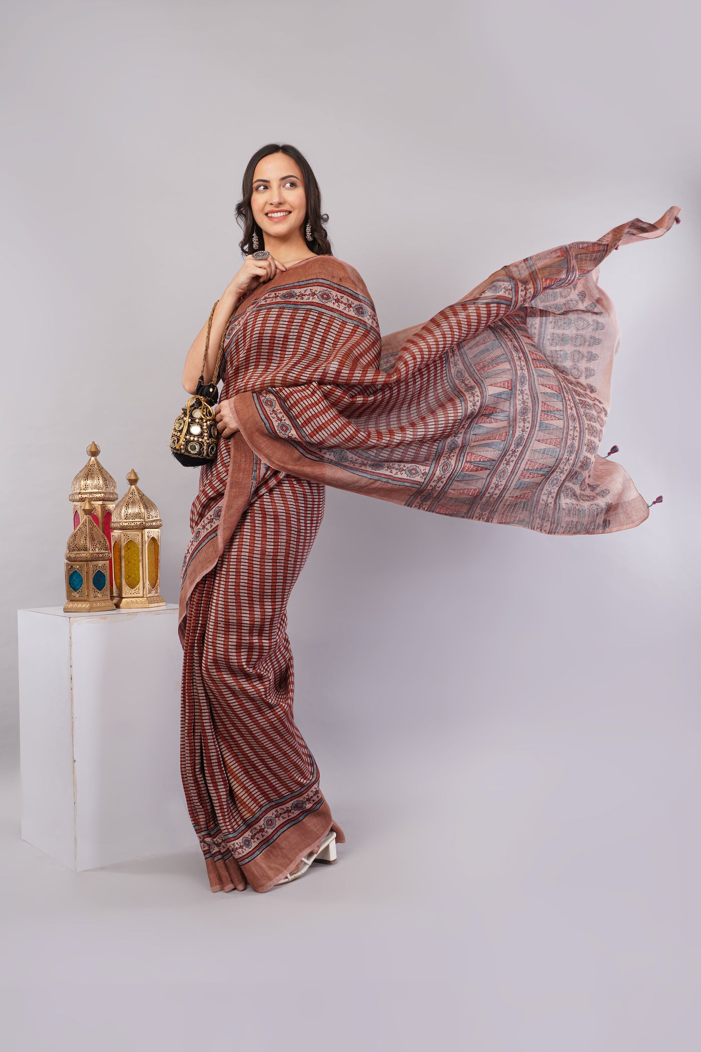 ANJANA:CREAM HANDBLOCK AJRAKH PURE SILK-LINEN SAREE