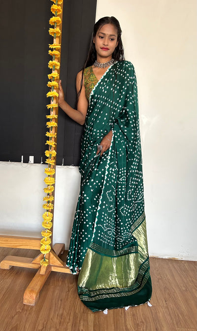 KANISHKA : bandhani saree with tissue palla