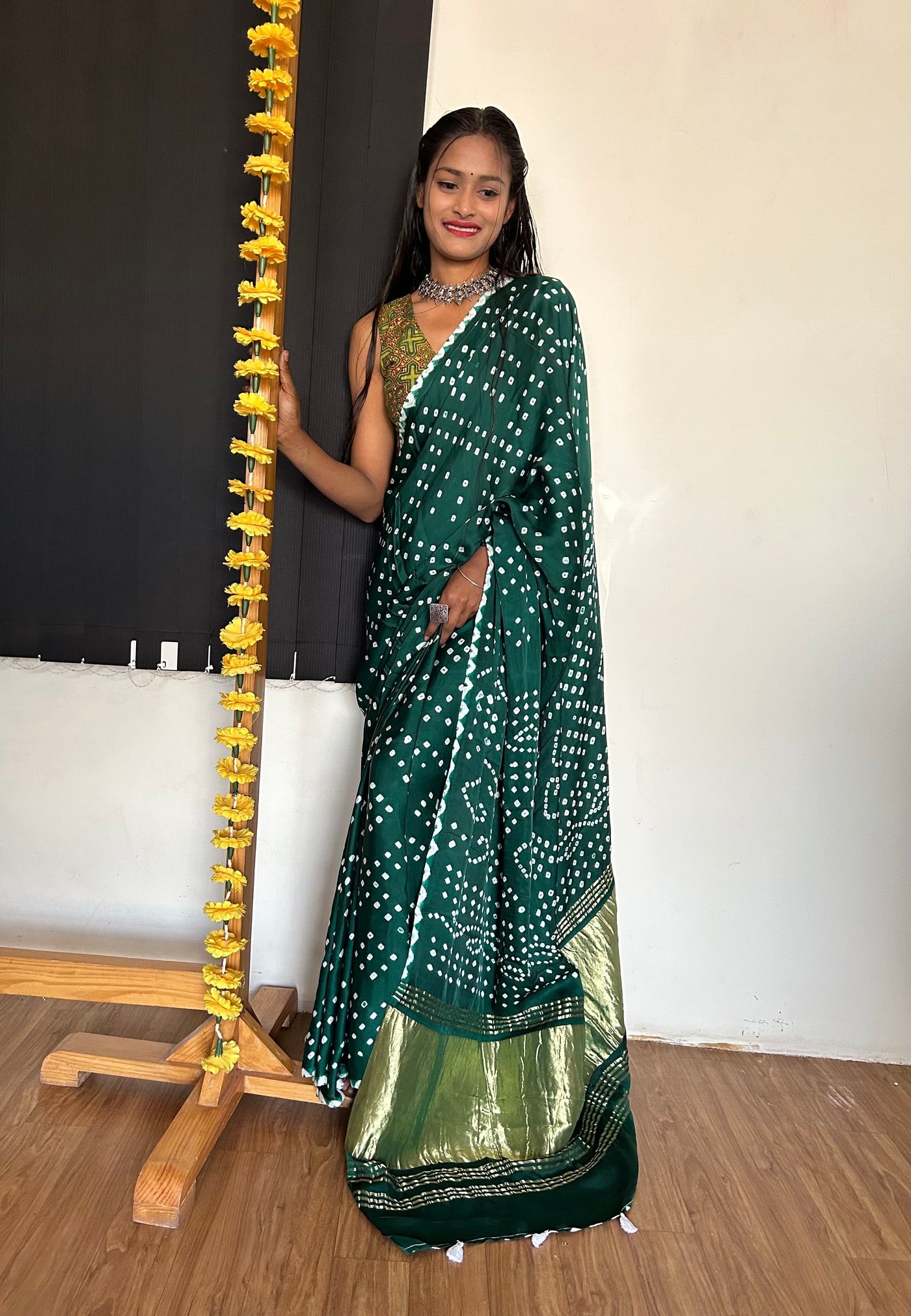 KANISHKA : bandhani saree with tissue palla