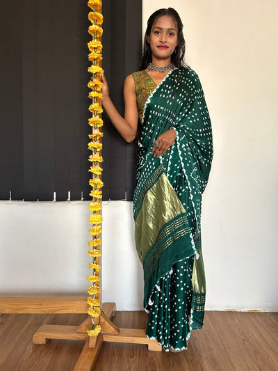 KANISHKA : bandhani saree with tissue palla