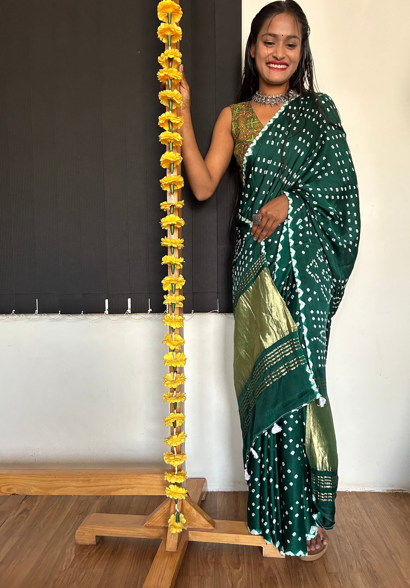 KANISHKA : bandhani saree with tissue palla