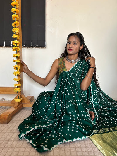 KANISHKA : bandhani saree with tissue palla