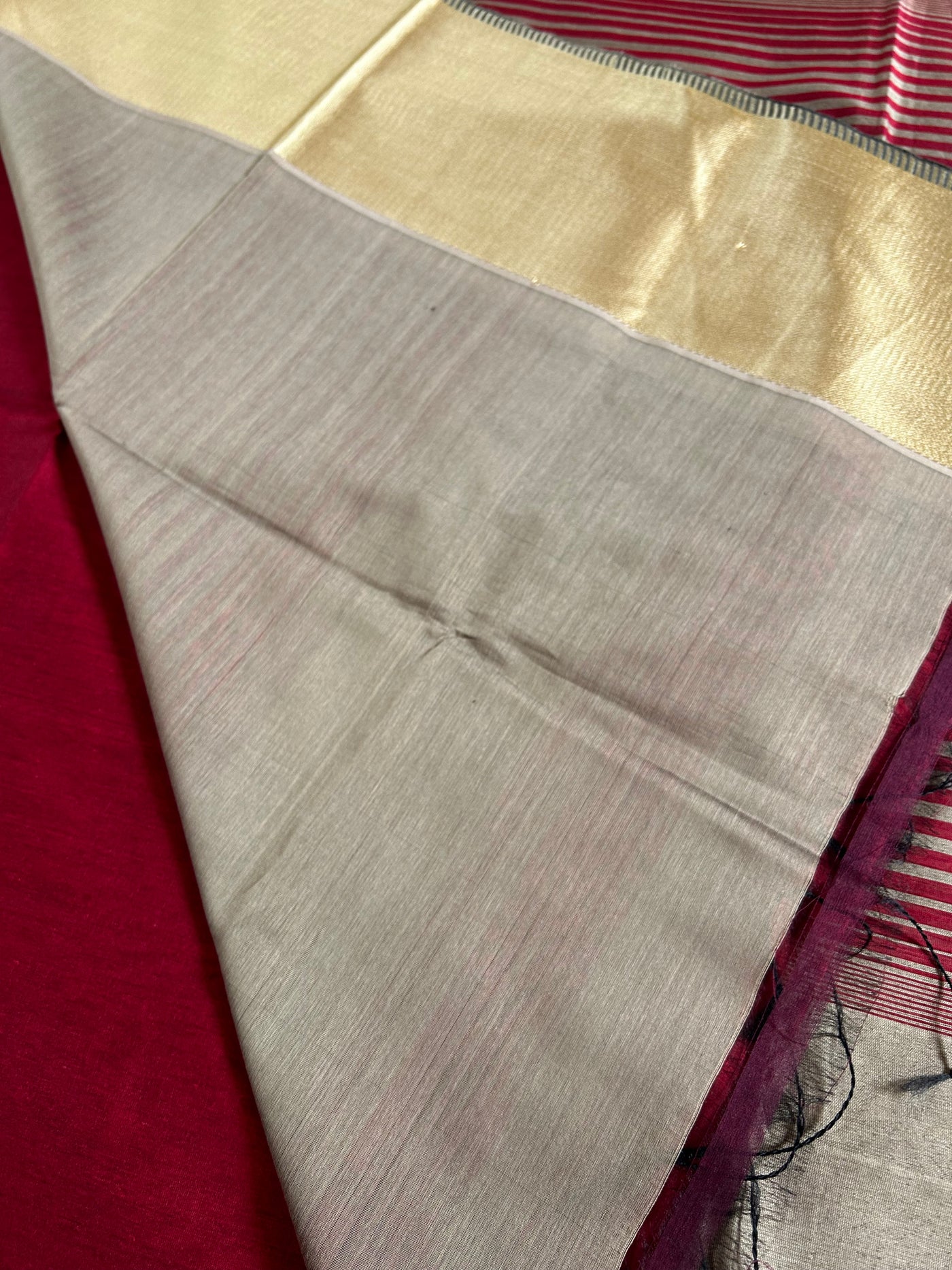 GAURI: Handloom Silk-Cott Maheshwari Saree With Zari Border