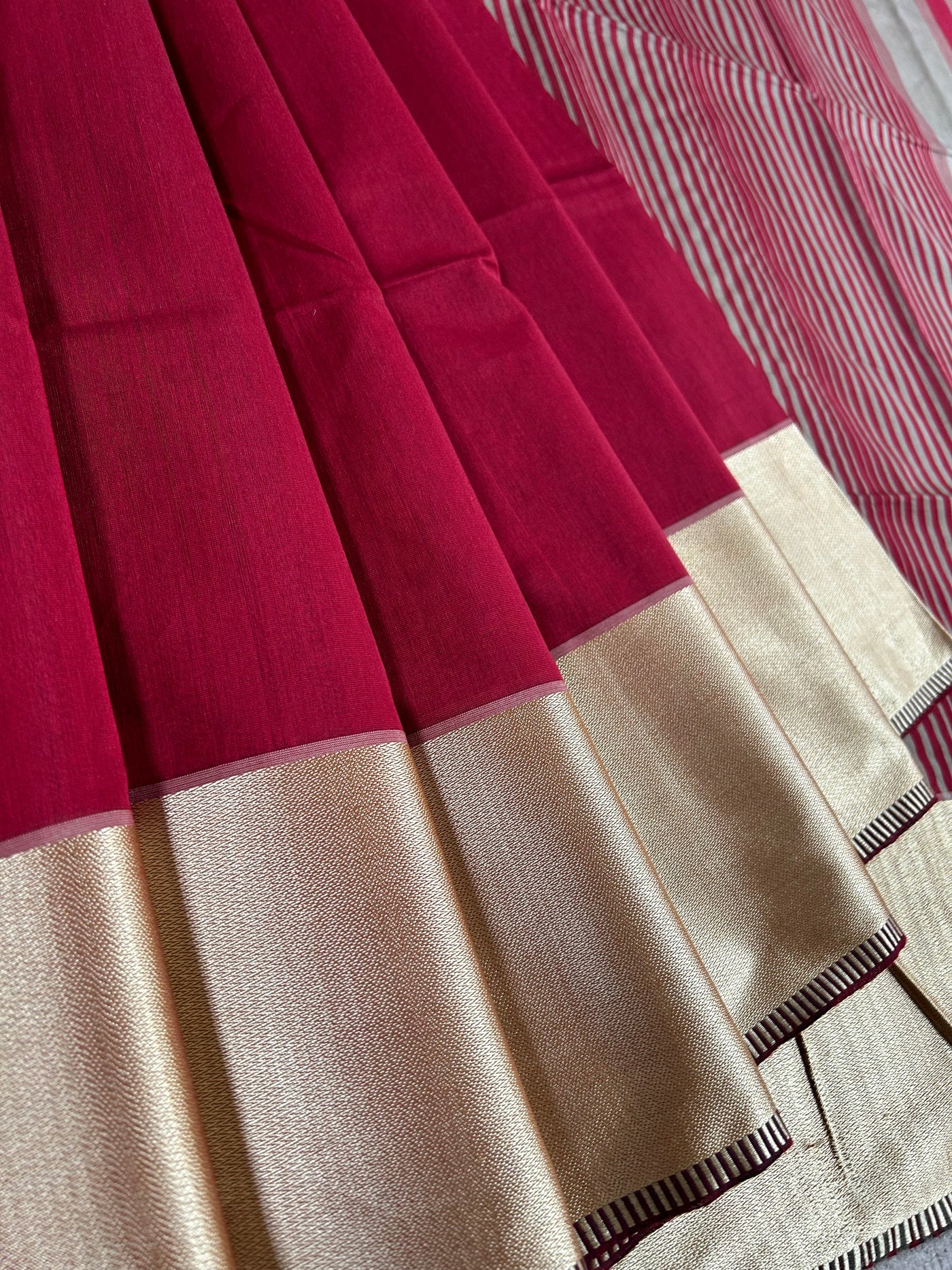 GAURI: Handloom Silk-Cott Maheshwari Saree With Zari Border