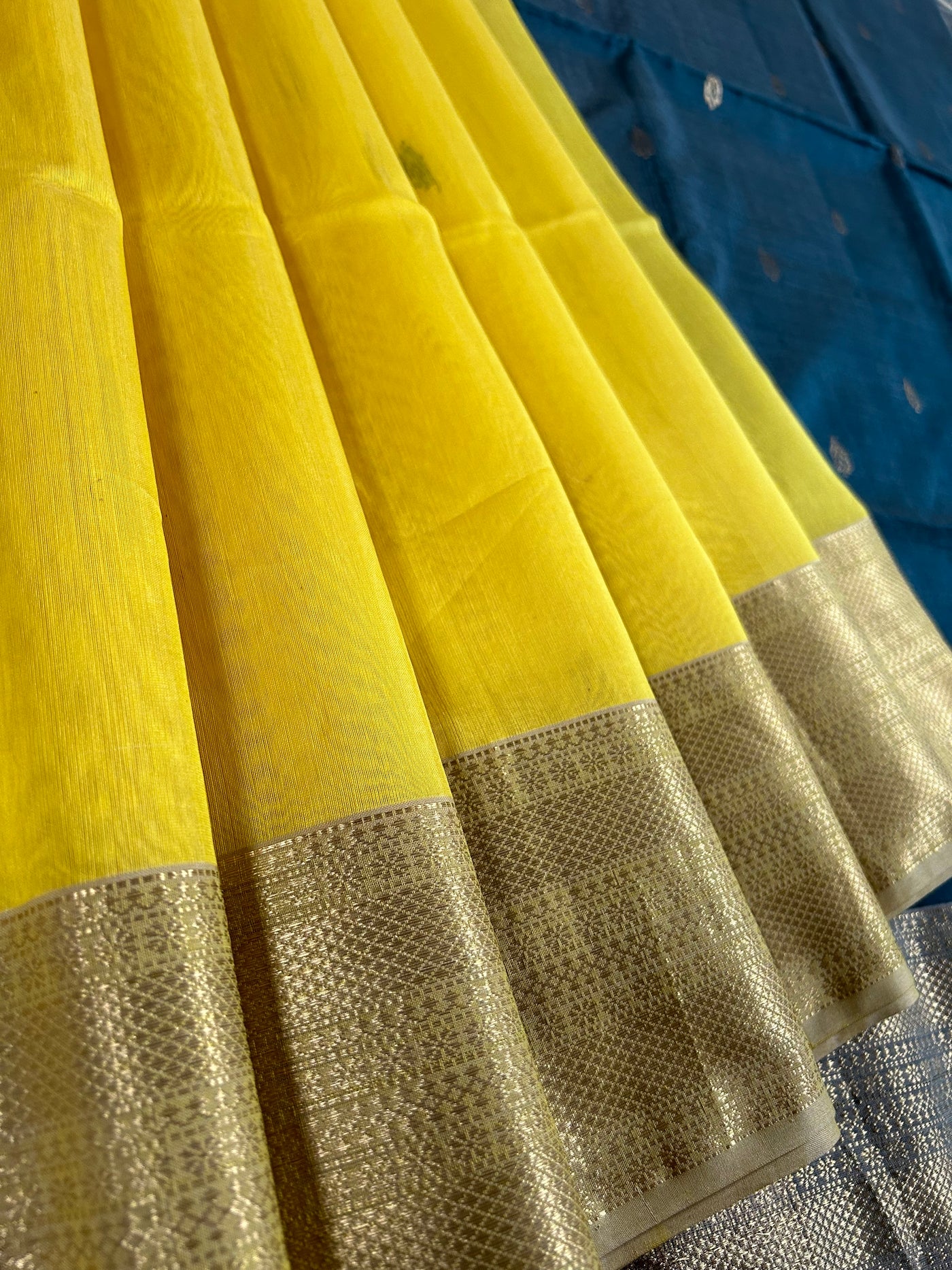 SWARA: Handloom Silk-Cott Maheshwari Saree With Zari Border