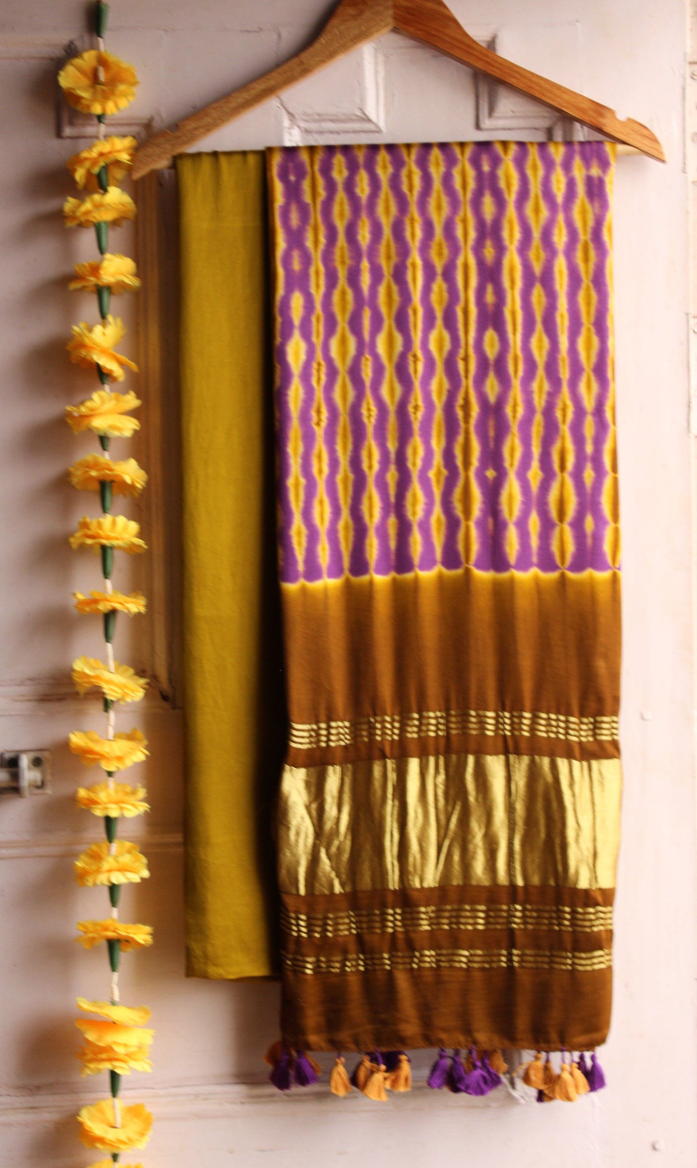 AADHYA: Handmade Tie & Dye Modal Silk Suit