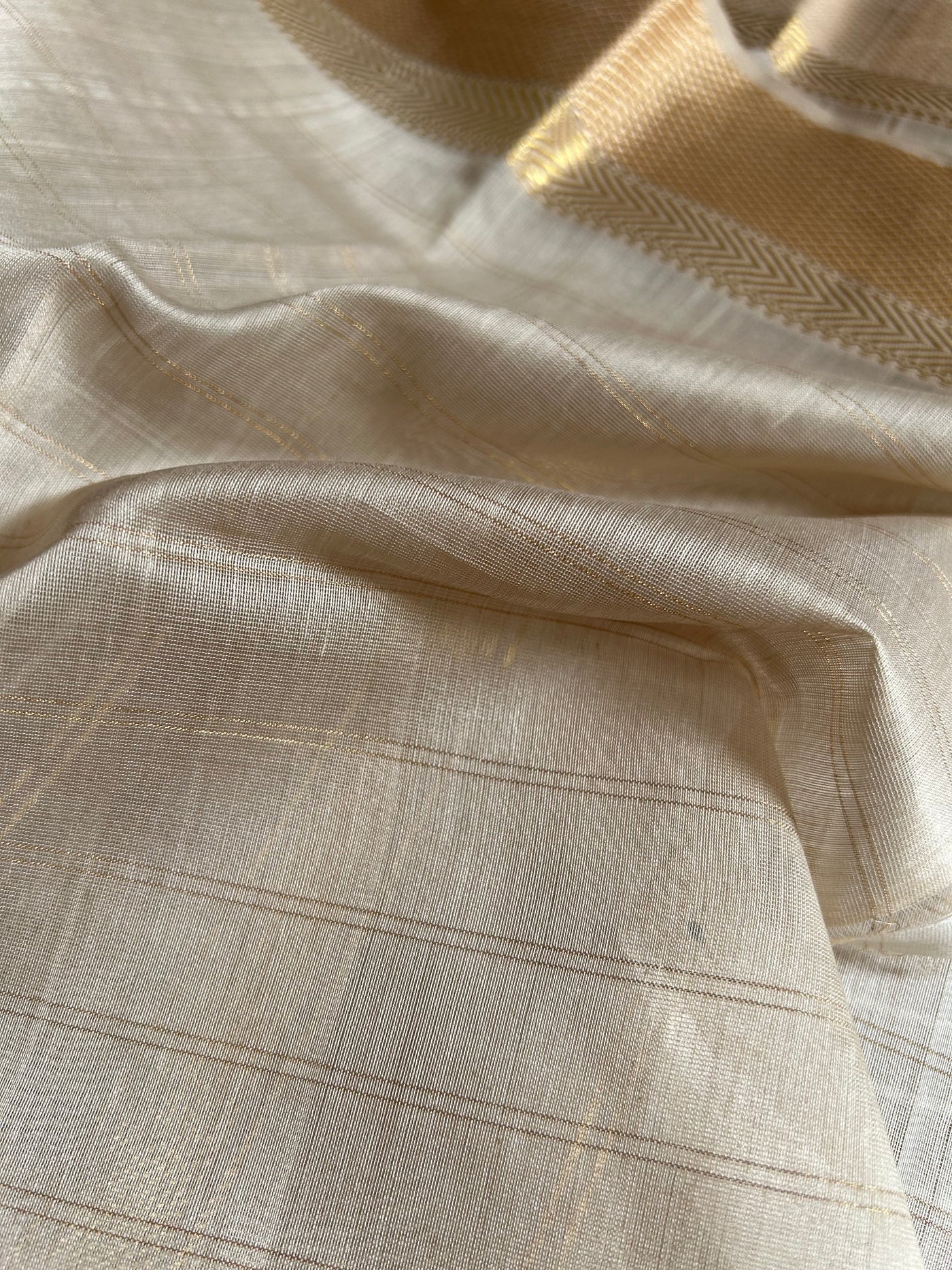 MENAKSHI: Handloom Silk-Cott Maheshwari Saree With Zari Border