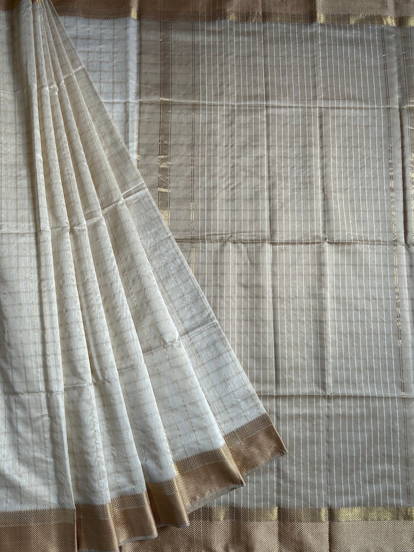 MENAKSHI: Handloom Silk-Cott Maheshwari Saree With Zari Border