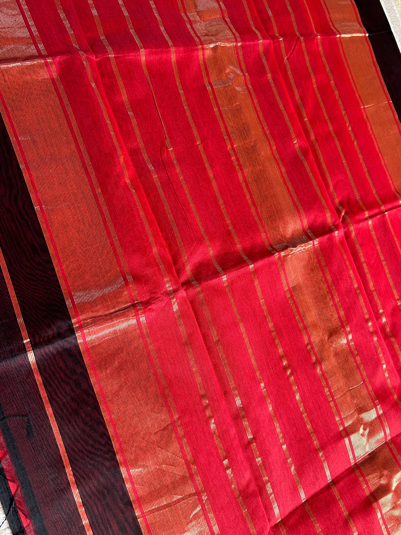 KAJAL: Handloom Silk-Cott Maheshwari Saree With Zari Border