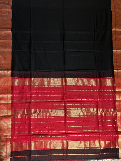 KAJAL: Handloom Silk-Cott Maheshwari Saree With Zari Border