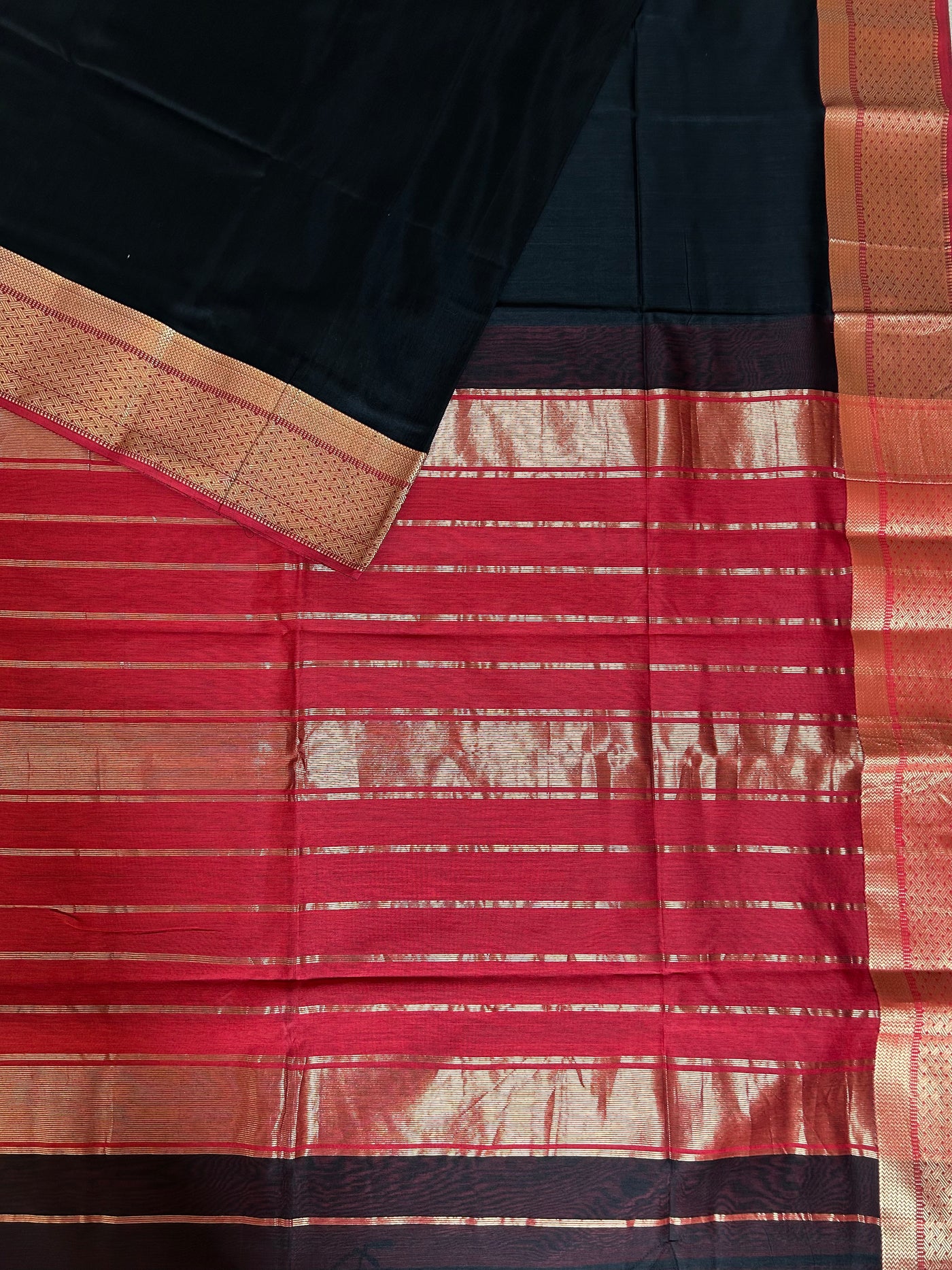 KAJAL: Handloom Silk-Cott Maheshwari Saree With Zari Border