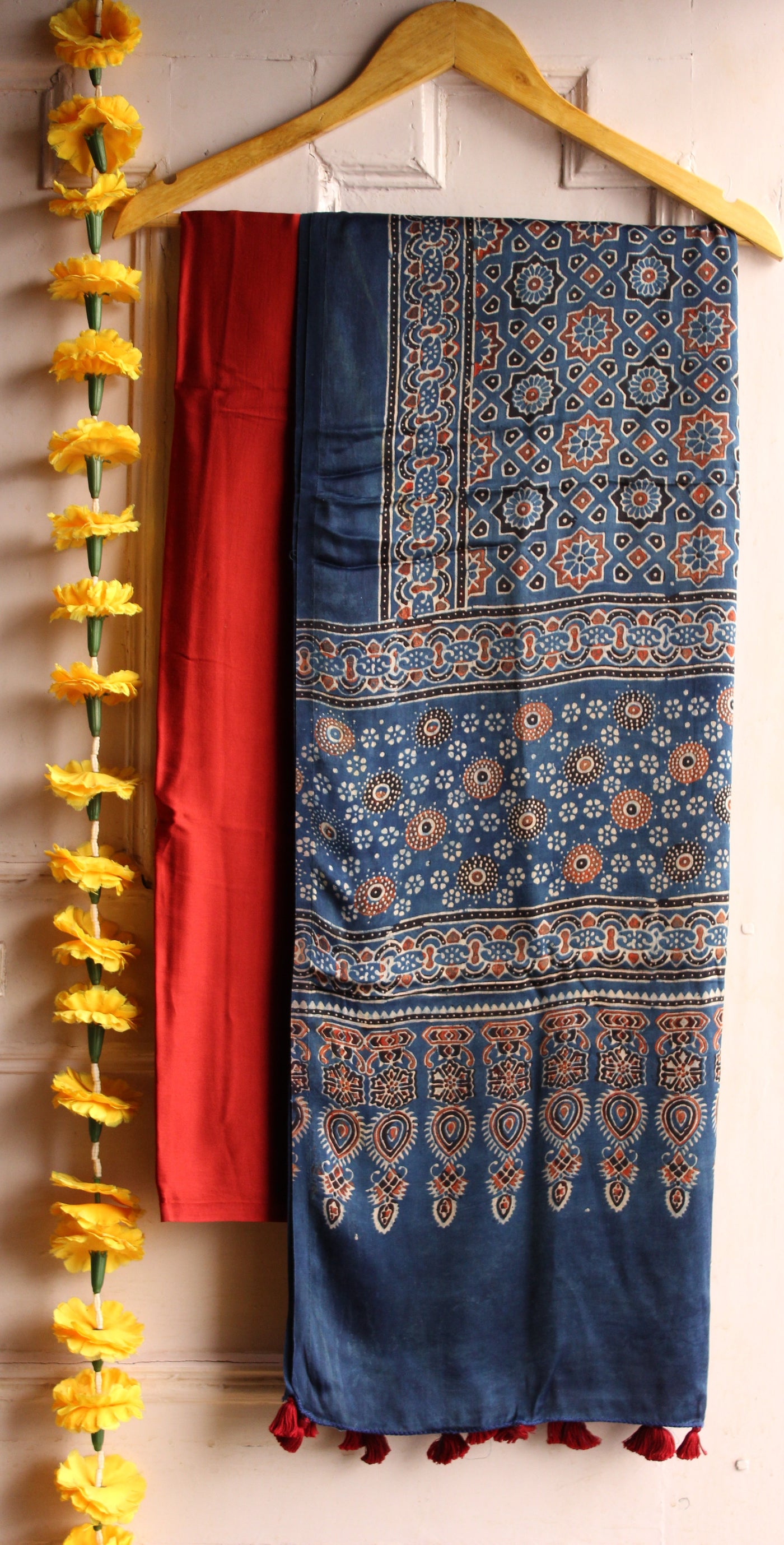 PALAK : Handblock Ajrakh Modal Silk Suitset