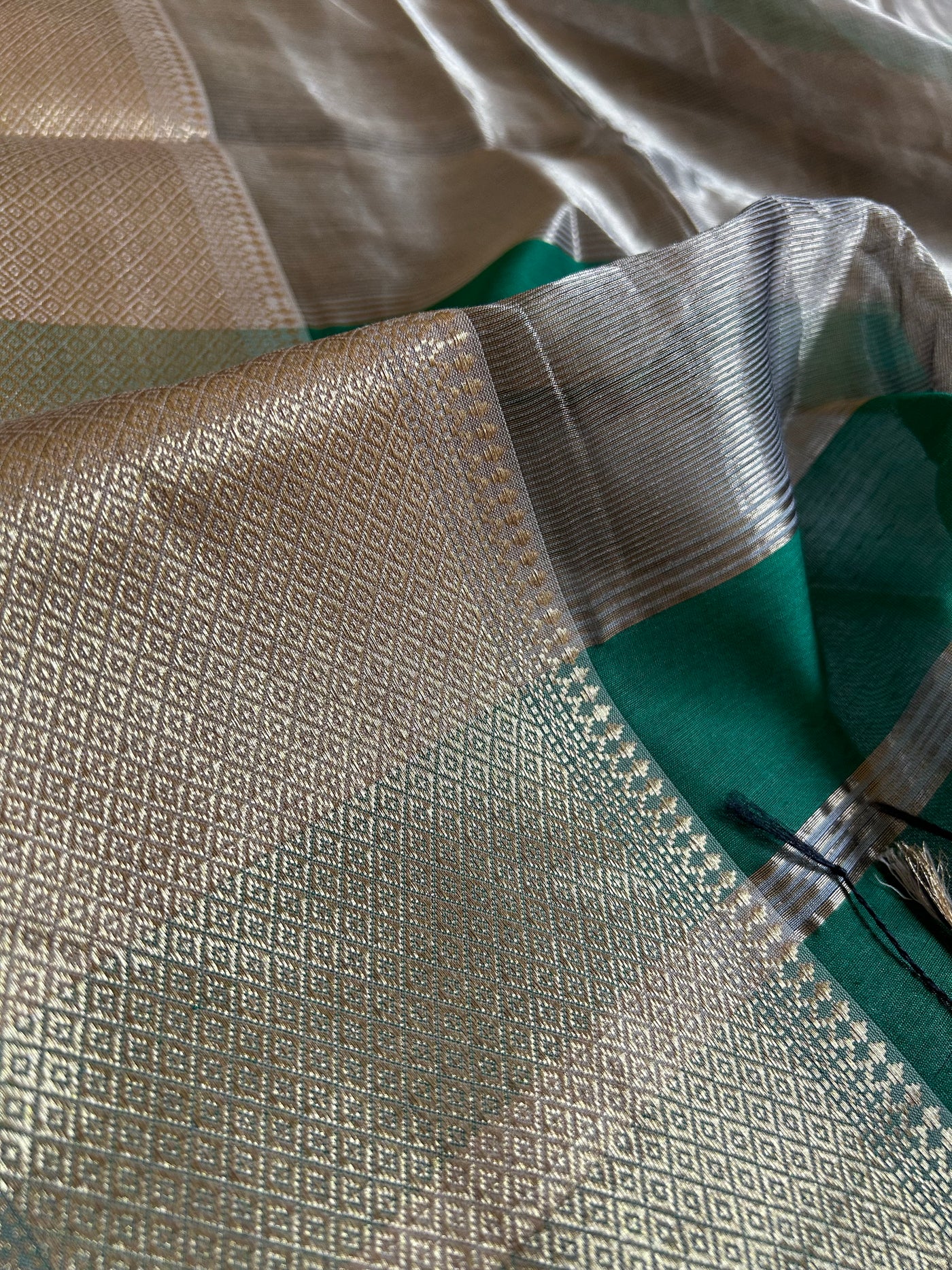 HARINI: Handloom Silk-Cott Maheshwari Saree With Zari Border