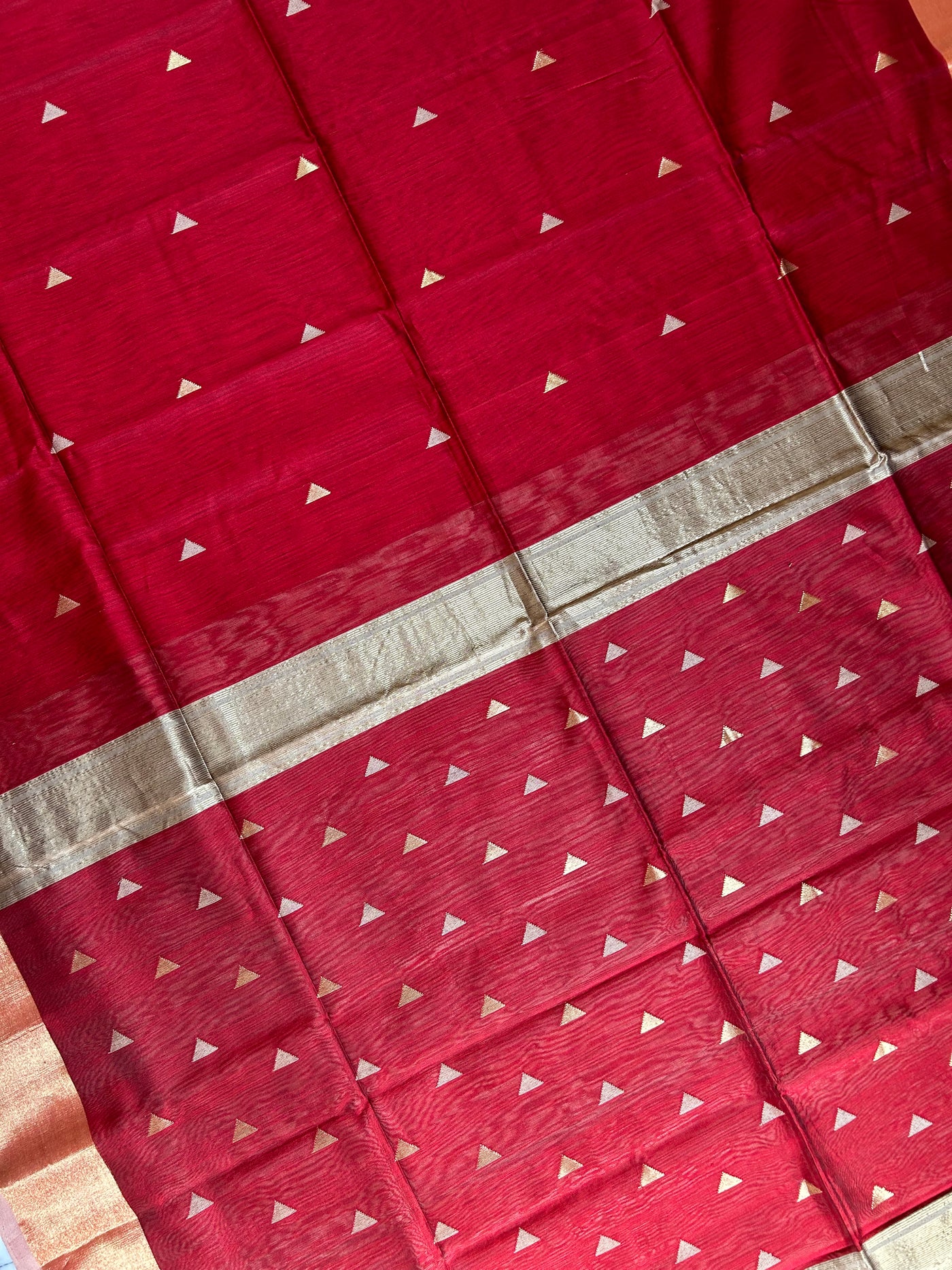 APARNA: Handloom Silk-Cott Maheshwari Saree With Zari Border