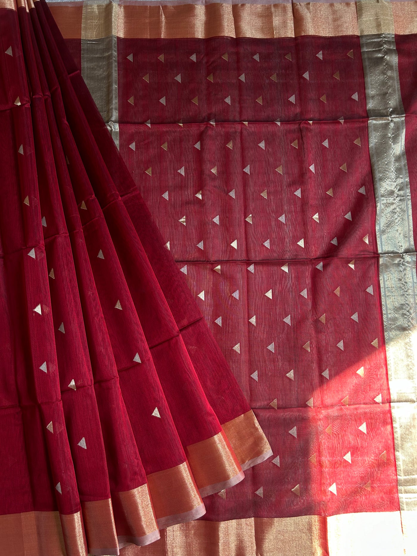 APARNA: Handloom Silk-Cott Maheshwari Saree With Zari Border