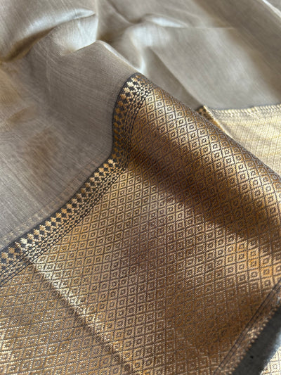 MRNALI: Handloom Silk-Cott Maheshwari Saree With Zari Border