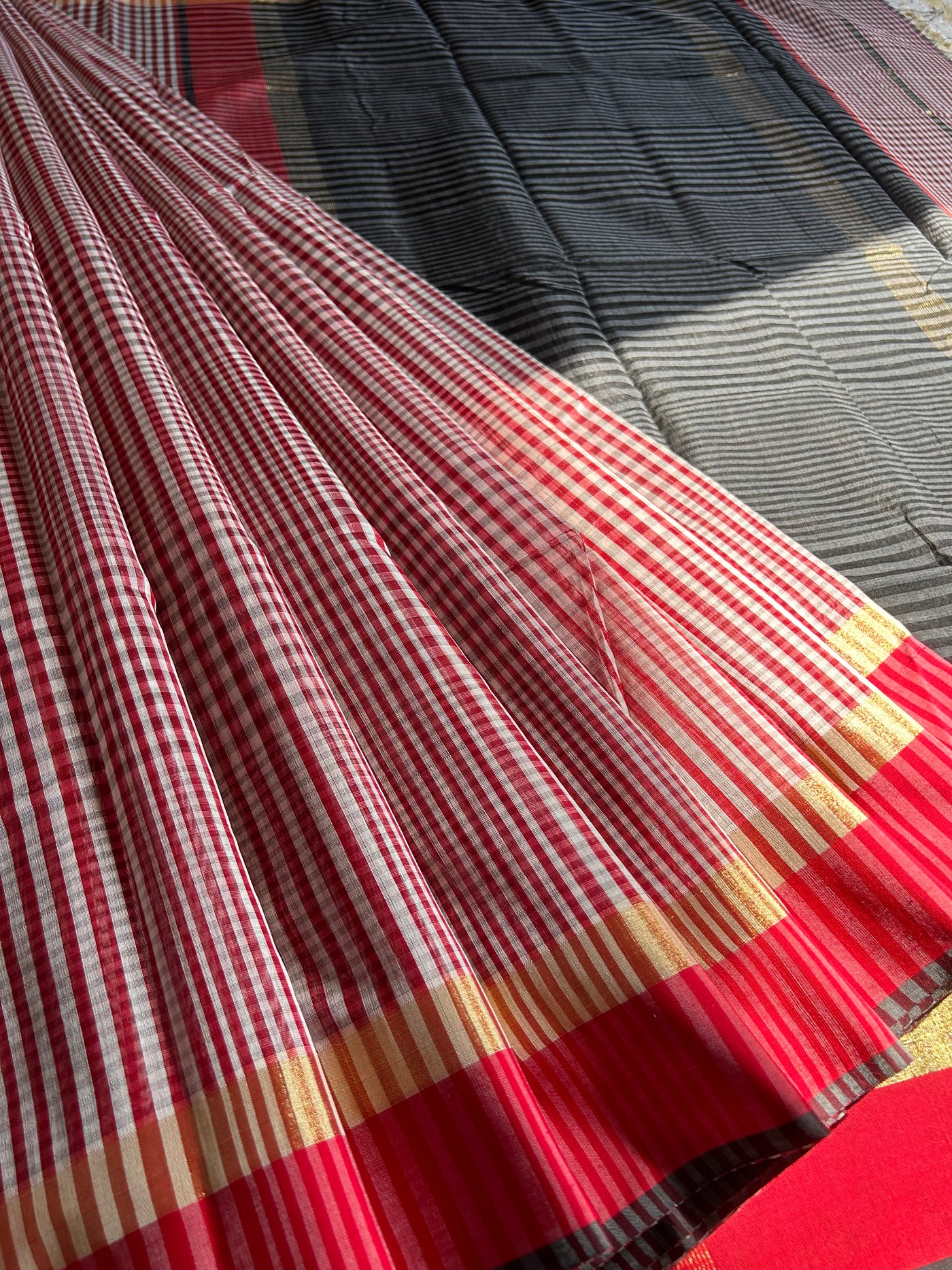 VAIDEHI: Handloom Silk-Cott Maheshwari Saree With Zari Border