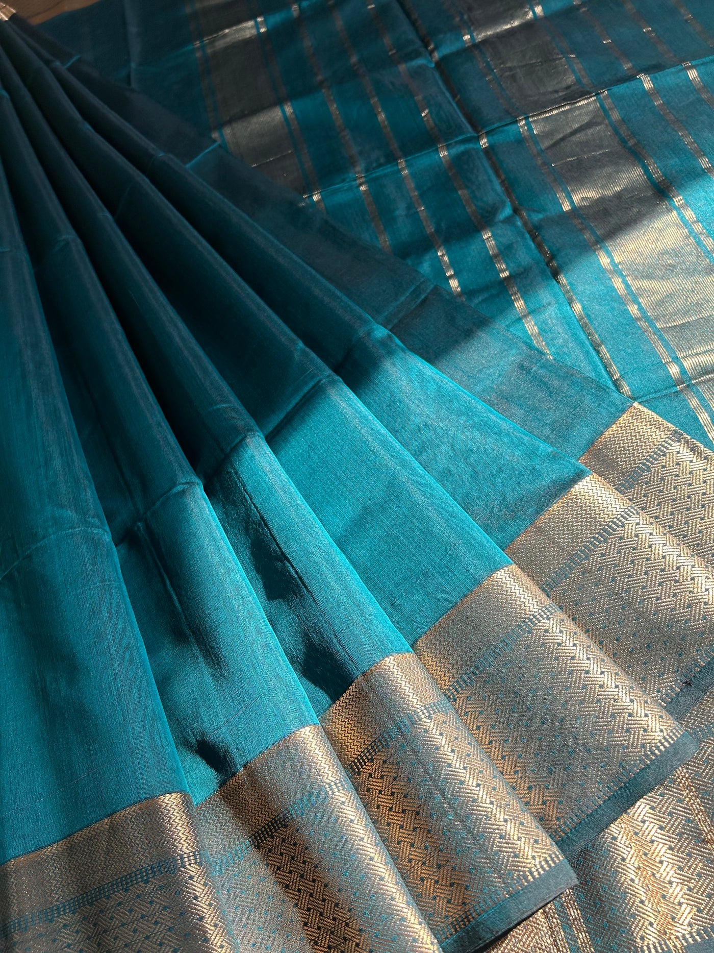 SHAGUN : RAMA GREEN Handloom Silk-Cott Maheshwari Saree With Zari Border