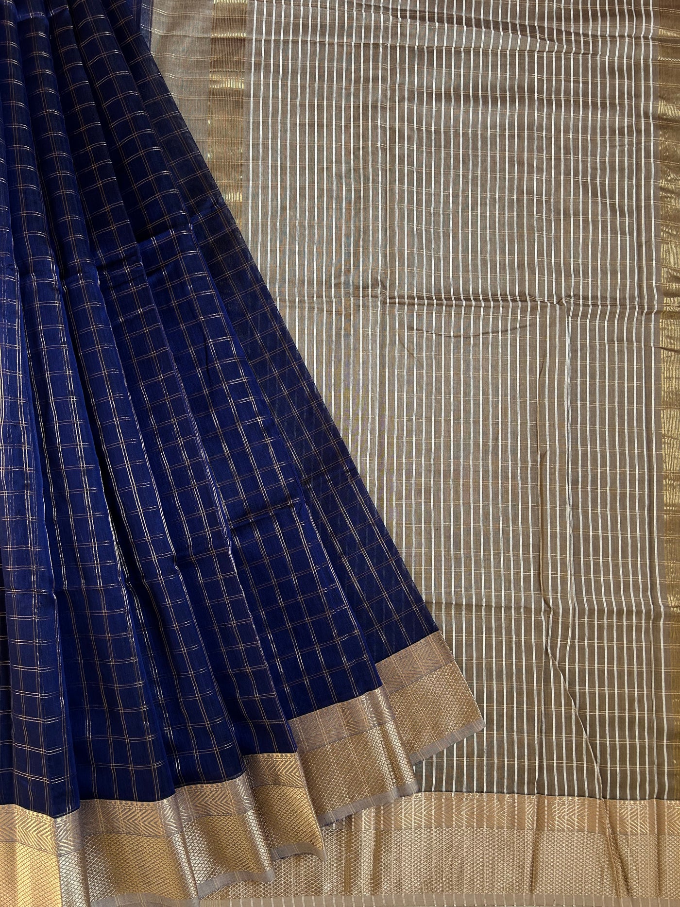 SAVITRI : Handloom Silk-Cott Maheshwari Saree With Zari Border