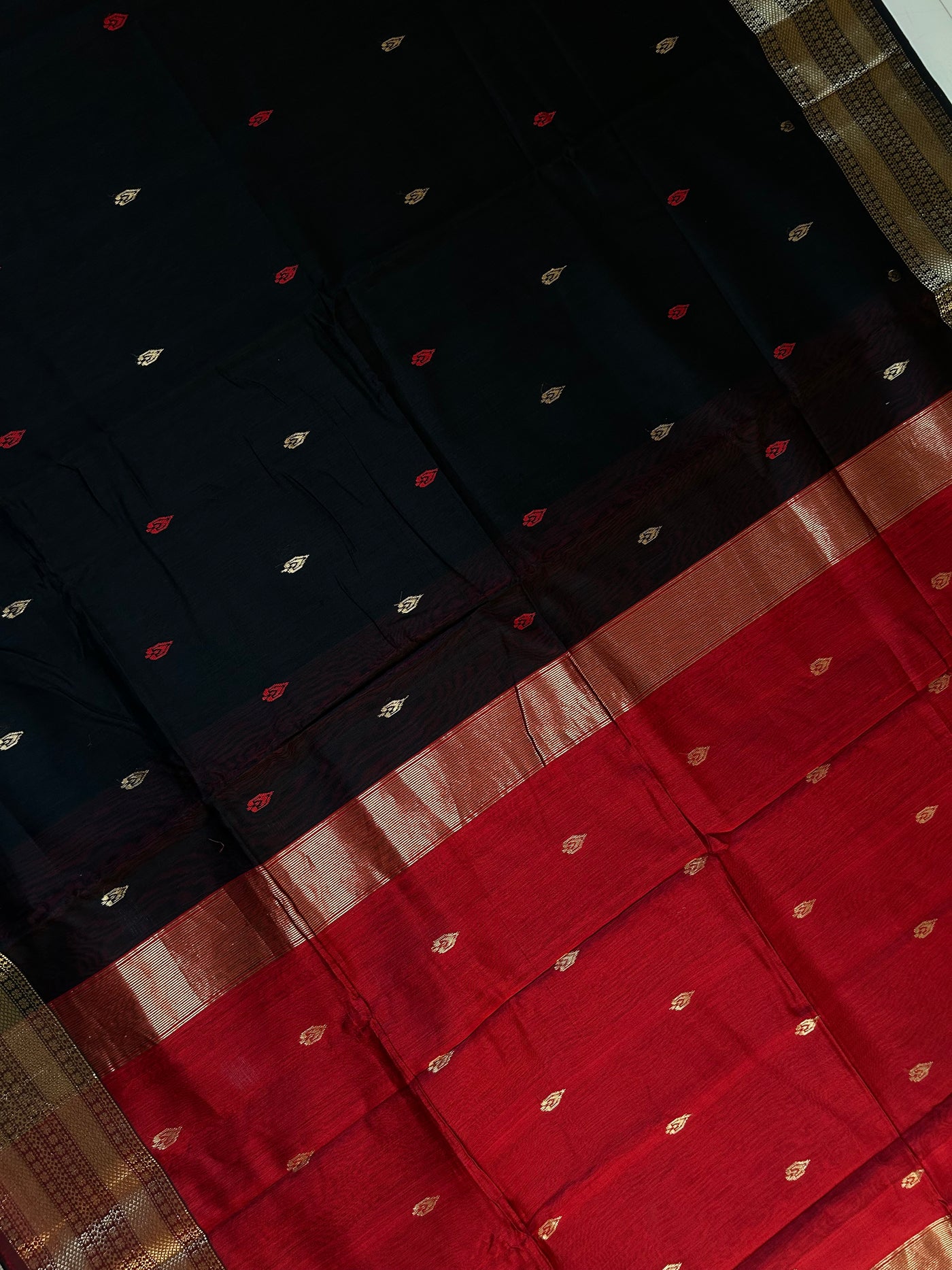 VAIJYANTI: Handloom Silk-Cott Maheshwari Saree With Zari Border