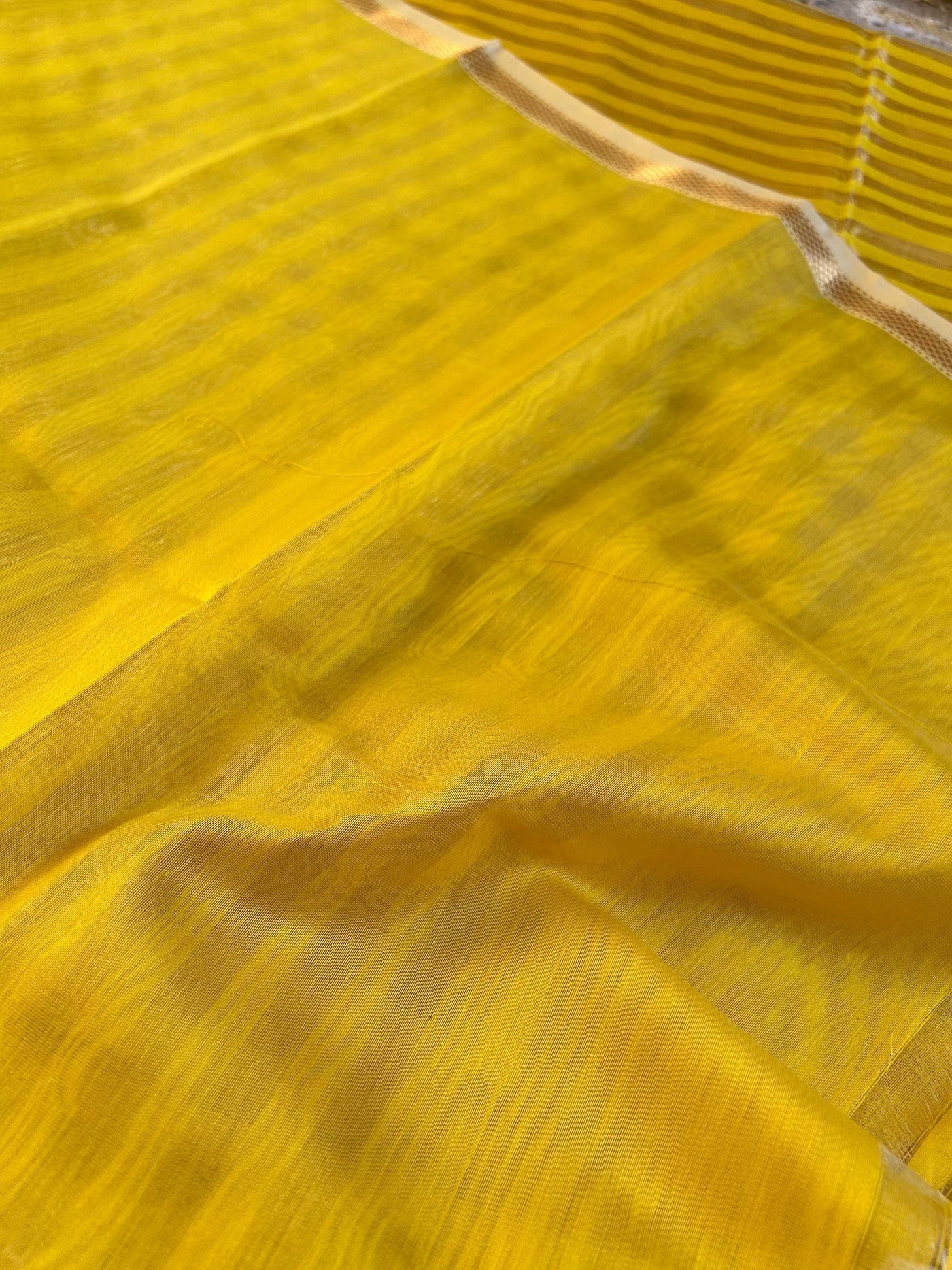 CHANDRA: Handloom Silk-Cott Maheshwari Saree With Zari Border.