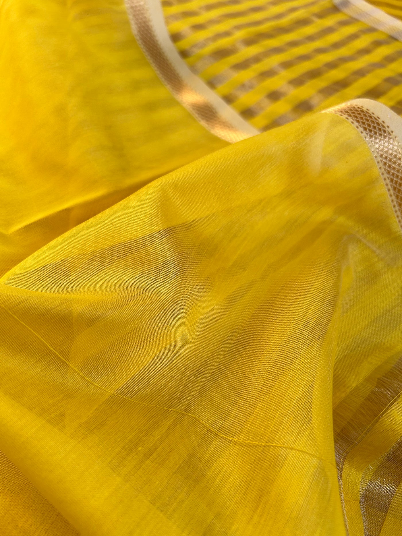 CHANDRA: Handloom Silk-Cott Maheshwari Saree With Zari Border.