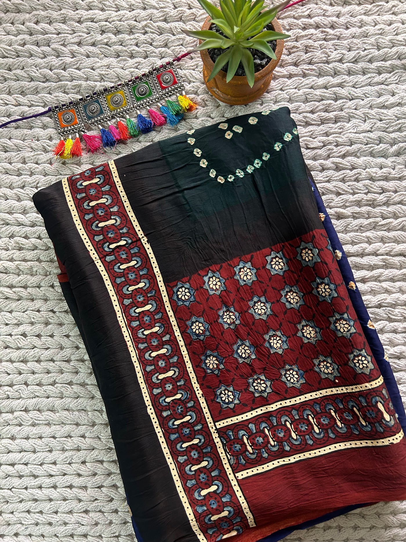 Sunaina: AJRAKH BANDHEJ MODAL SILK SAREE