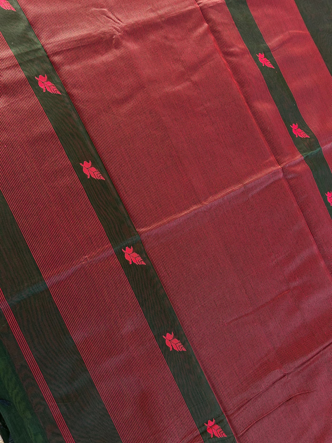 MANGLA: Handloom Silk-Cott Maheshwari Saree With Zari Border