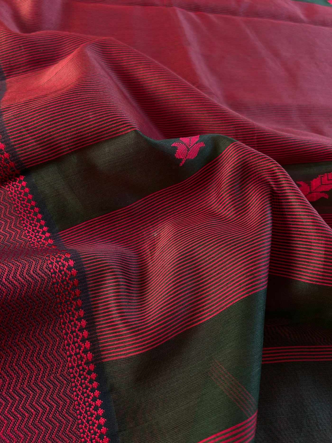 MANGLA: Handloom Silk-Cott Maheshwari Saree With Zari Border