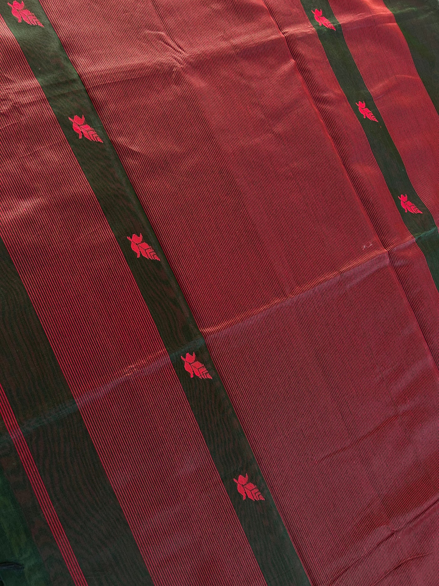 MANGLA: Handloom Silk-Cott Maheshwari Saree With Zari Border