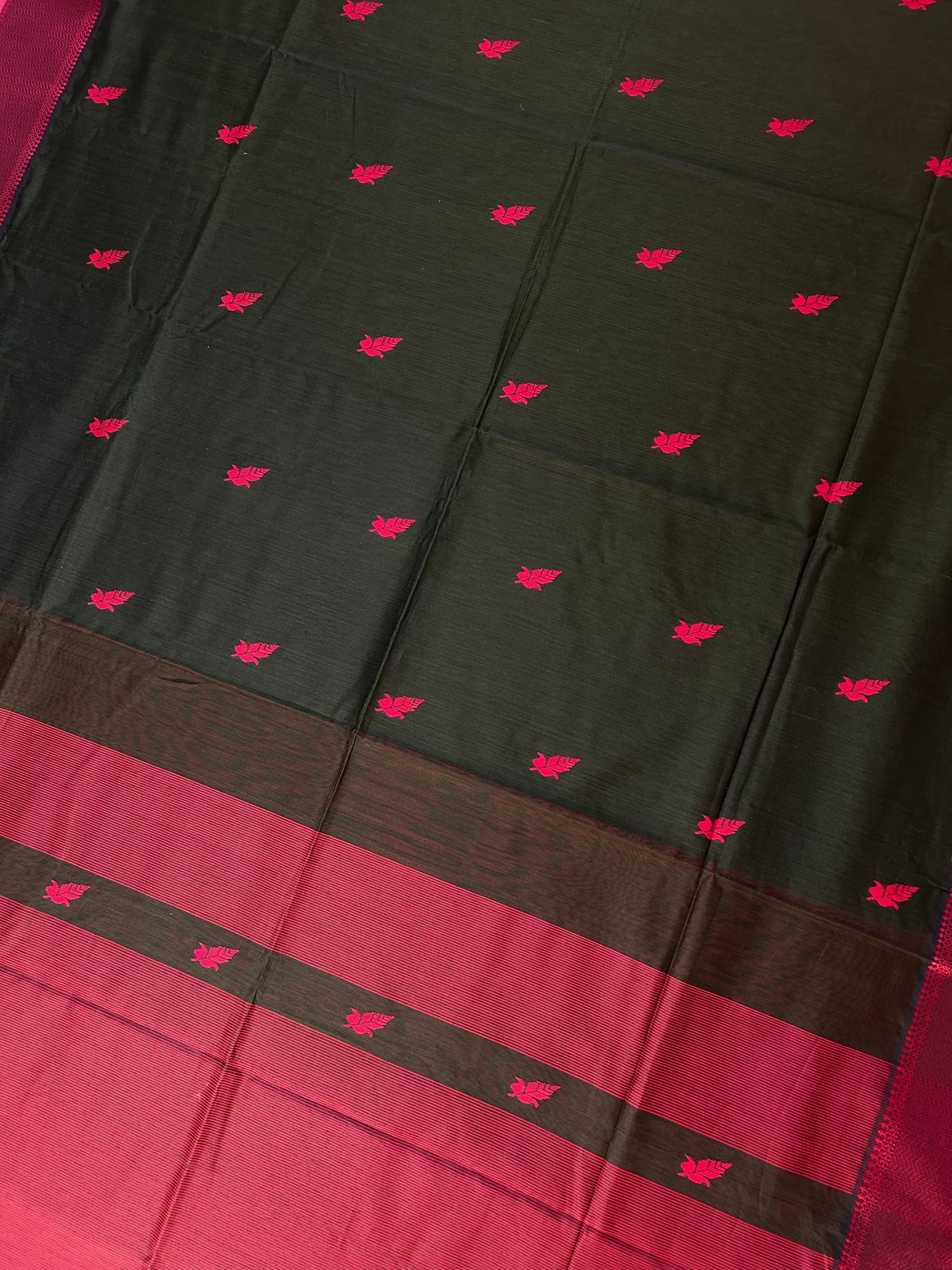 MANGLA: Handloom Silk-Cott Maheshwari Saree With Zari Border