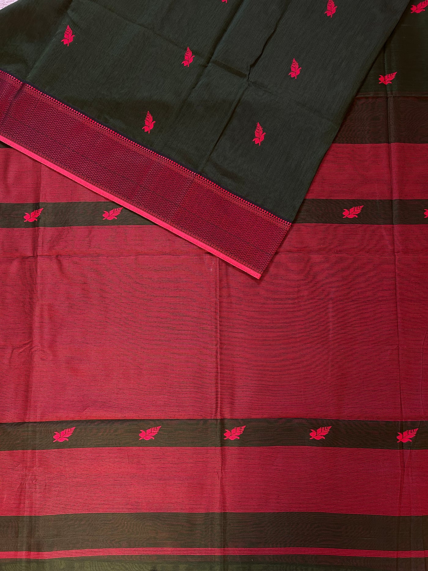 MANGLA: Handloom Silk-Cott Maheshwari Saree With Zari Border