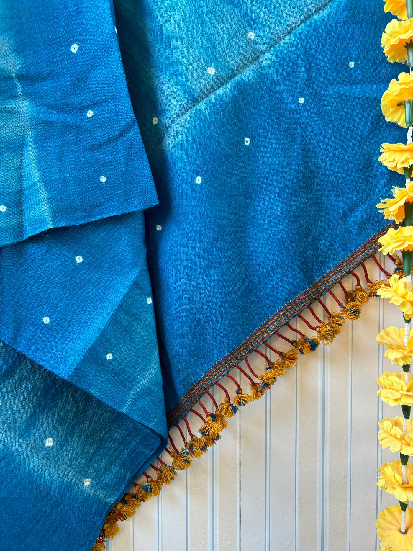 Blue sky:Handloom Marino Wool bandni shawl