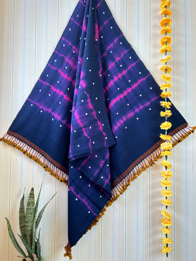 Shining sky: Handloom Marino Wool bandni shawl