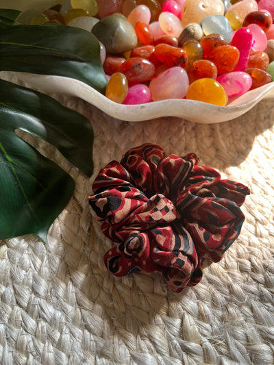 NISHA : SCRUNCHIES