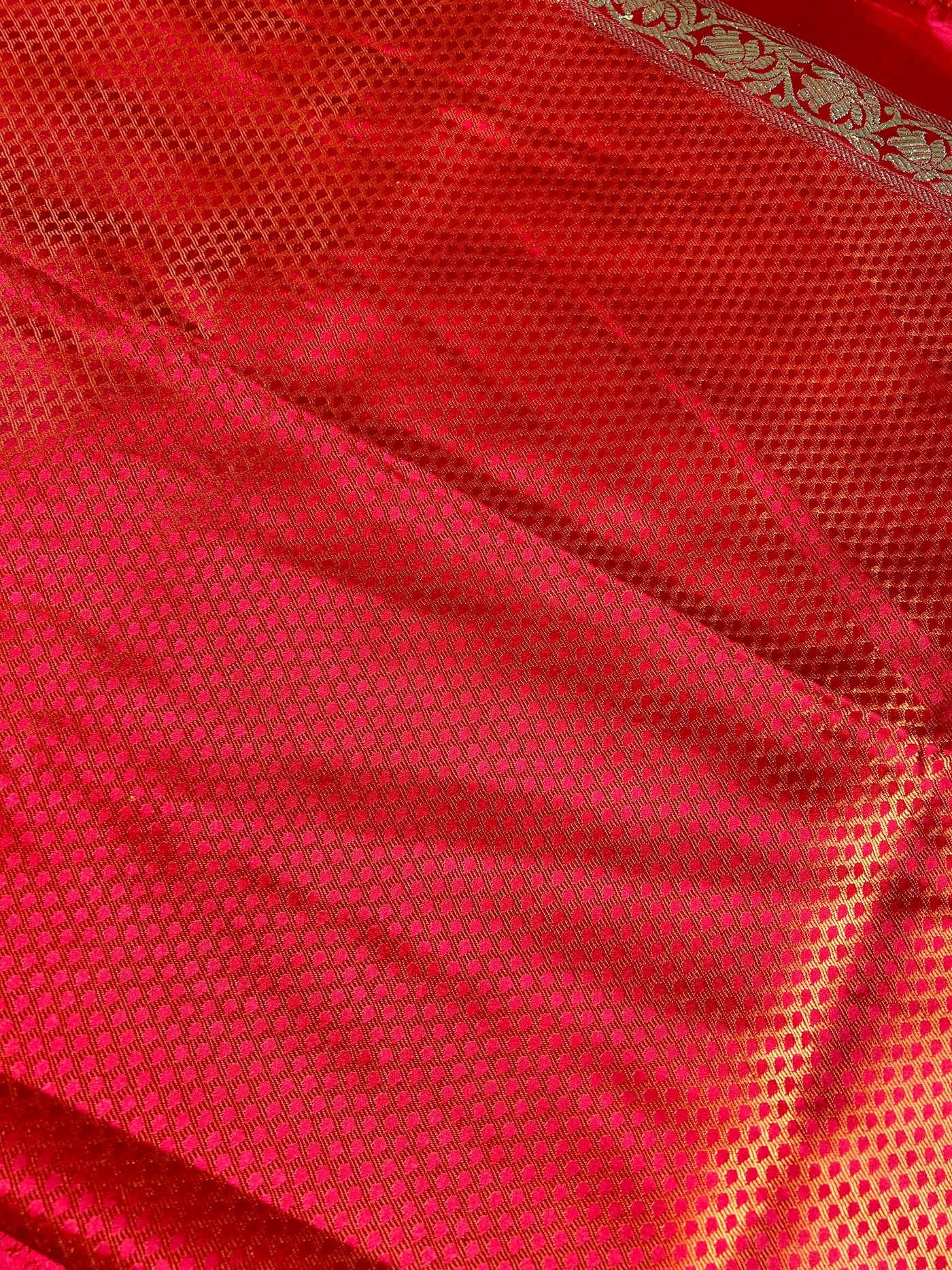 DULHAN : SINDOORI, WEDDING WEAR BANARASI SATIN SILK TANCHUI SAREE WITH ZARI PALLU.