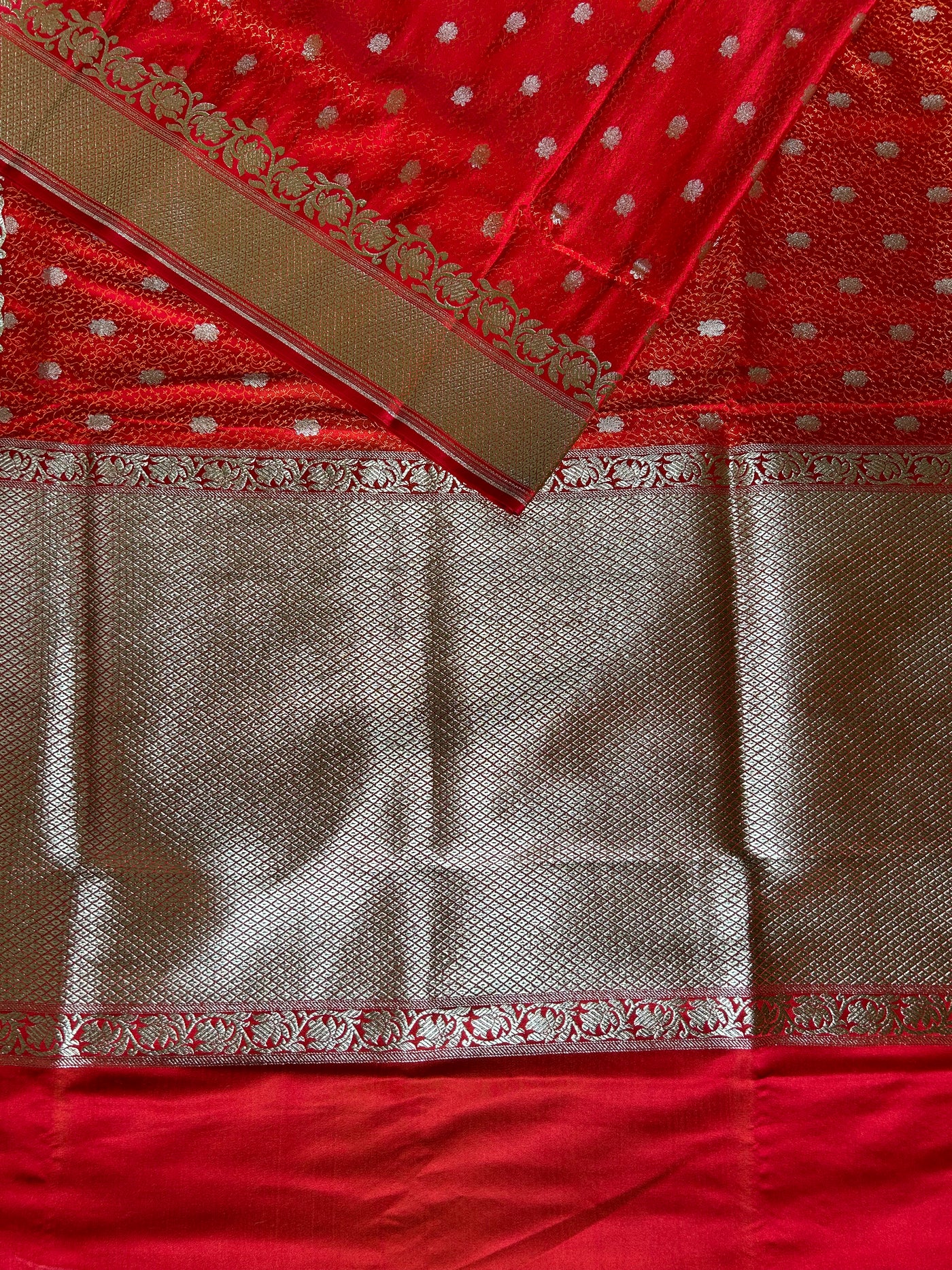 DULHAN : SINDOORI, WEDDING WEAR BANARASI SATIN SILK TANCHUI SAREE WITH ZARI PALLU.