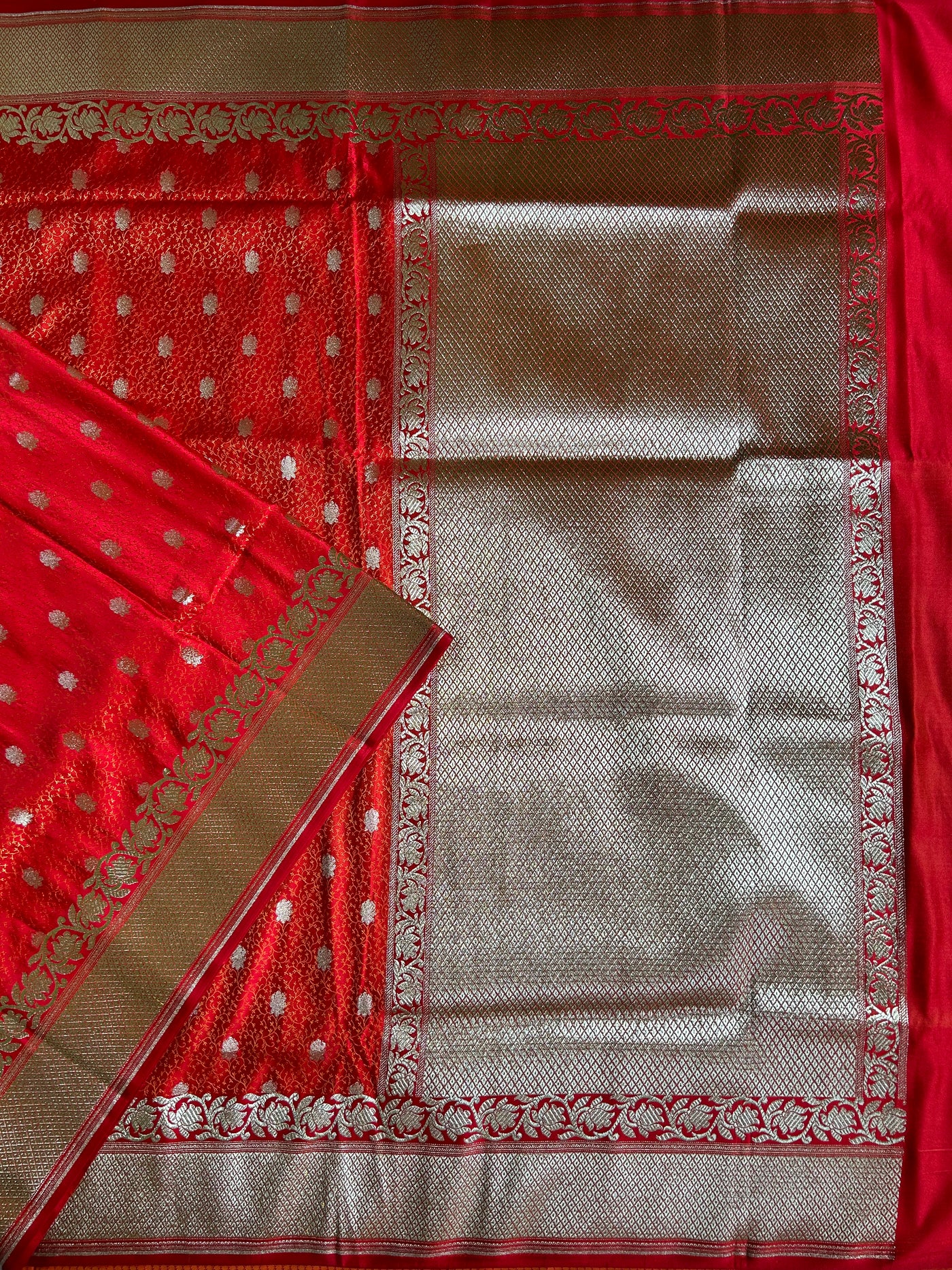 DULHAN : SINDOORI, WEDDING WEAR BANARASI SATIN SILK TANCHUI SAREE WITH ZARI PALLU.