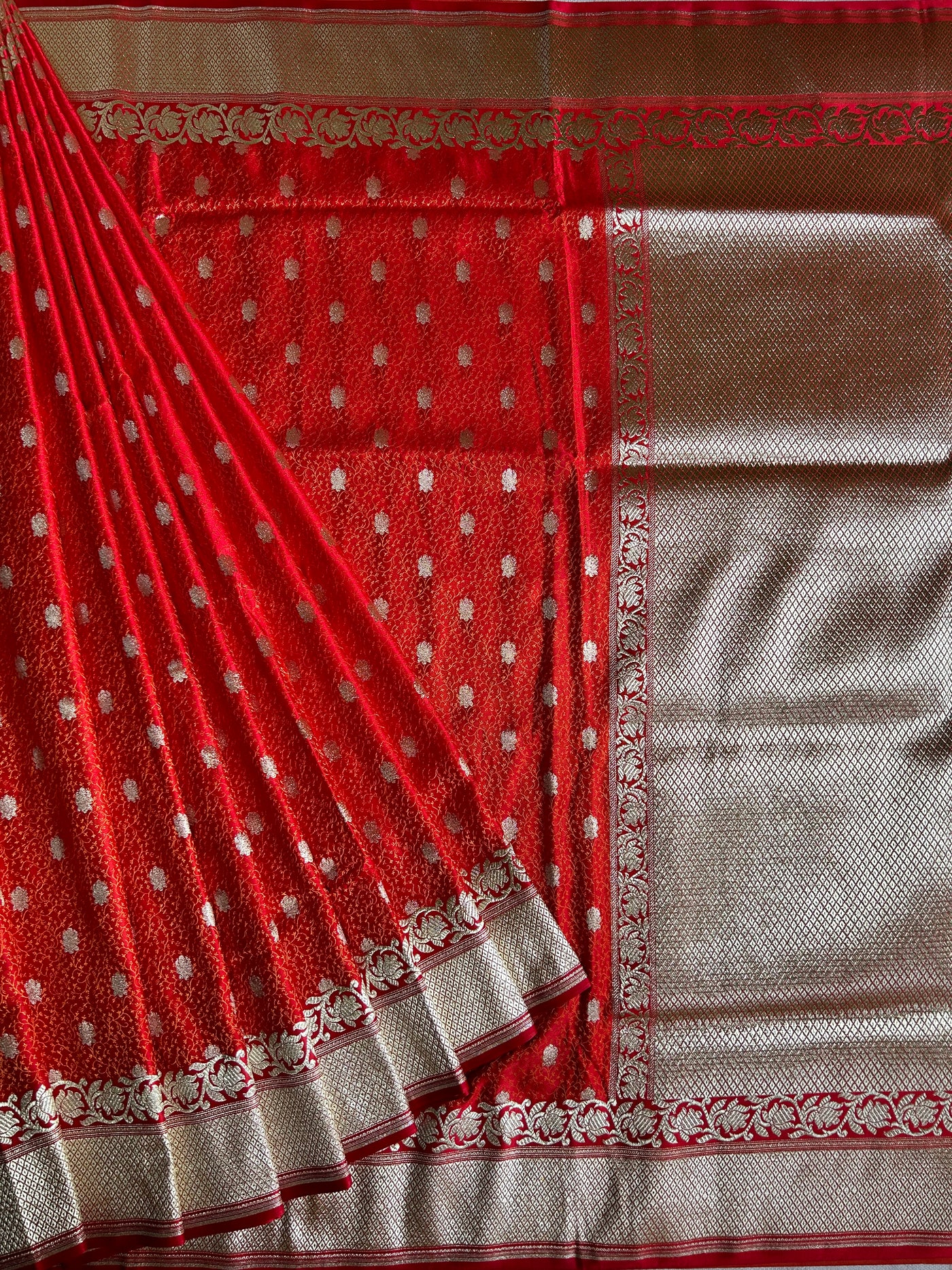 DULHAN : SINDOORI, WEDDING WEAR BANARASI SATIN SILK TANCHUI SAREE WITH ZARI PALLU.