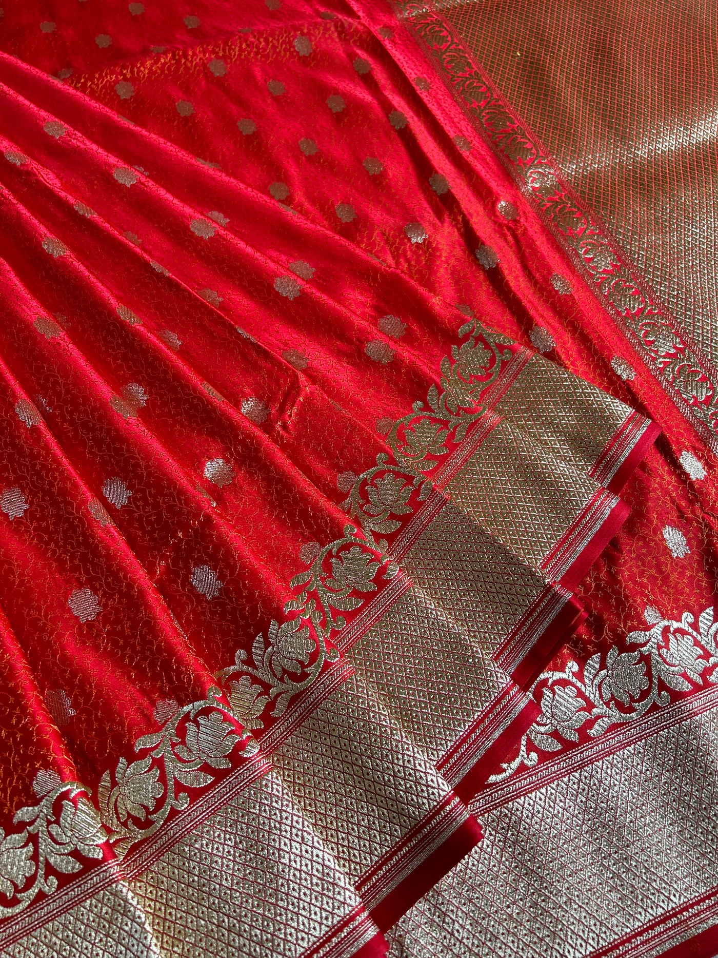 DULHAN : SINDOORI, WEDDING WEAR BANARASI SATIN SILK TANCHUI SAREE WITH ZARI PALLU.