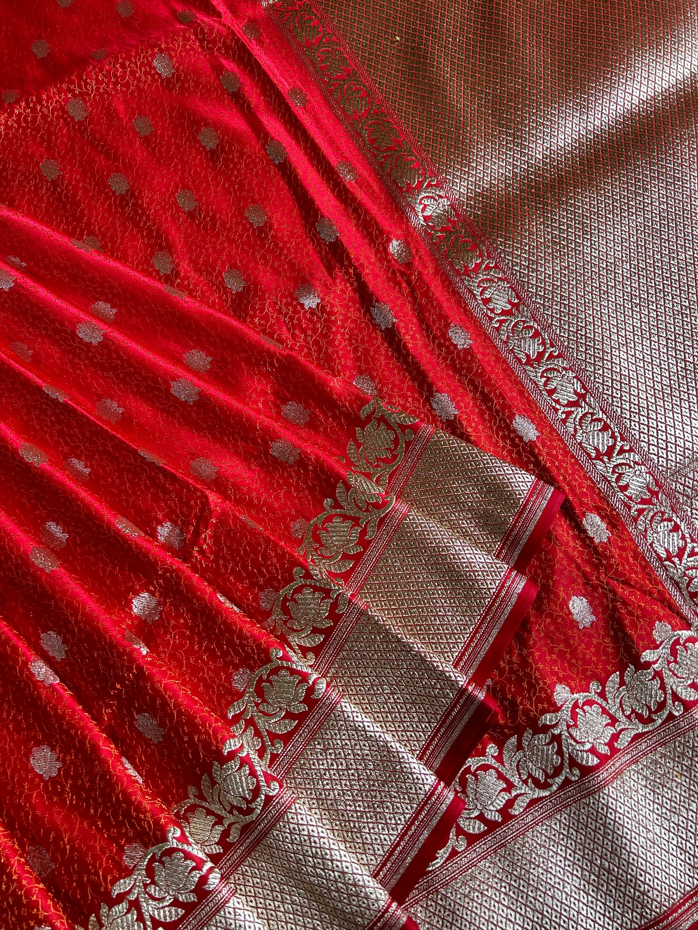 DULHAN : SINDOORI, WEDDING WEAR BANARASI SATIN SILK TANCHUI SAREE WITH ZARI PALLU.