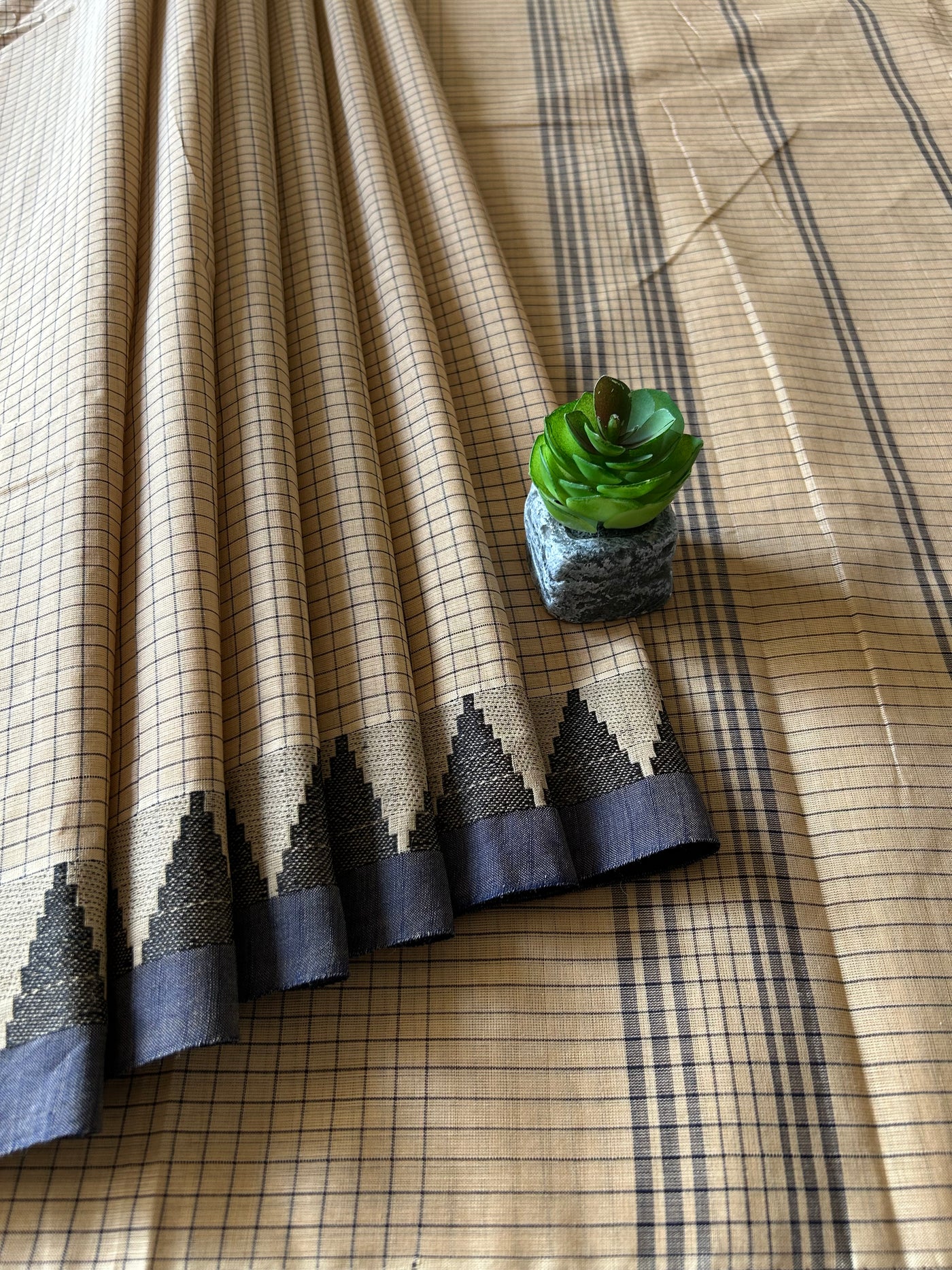 KUMUDA: Cream,KANCHIPURAM PURE COTTON SAREE WITH BORDERS.