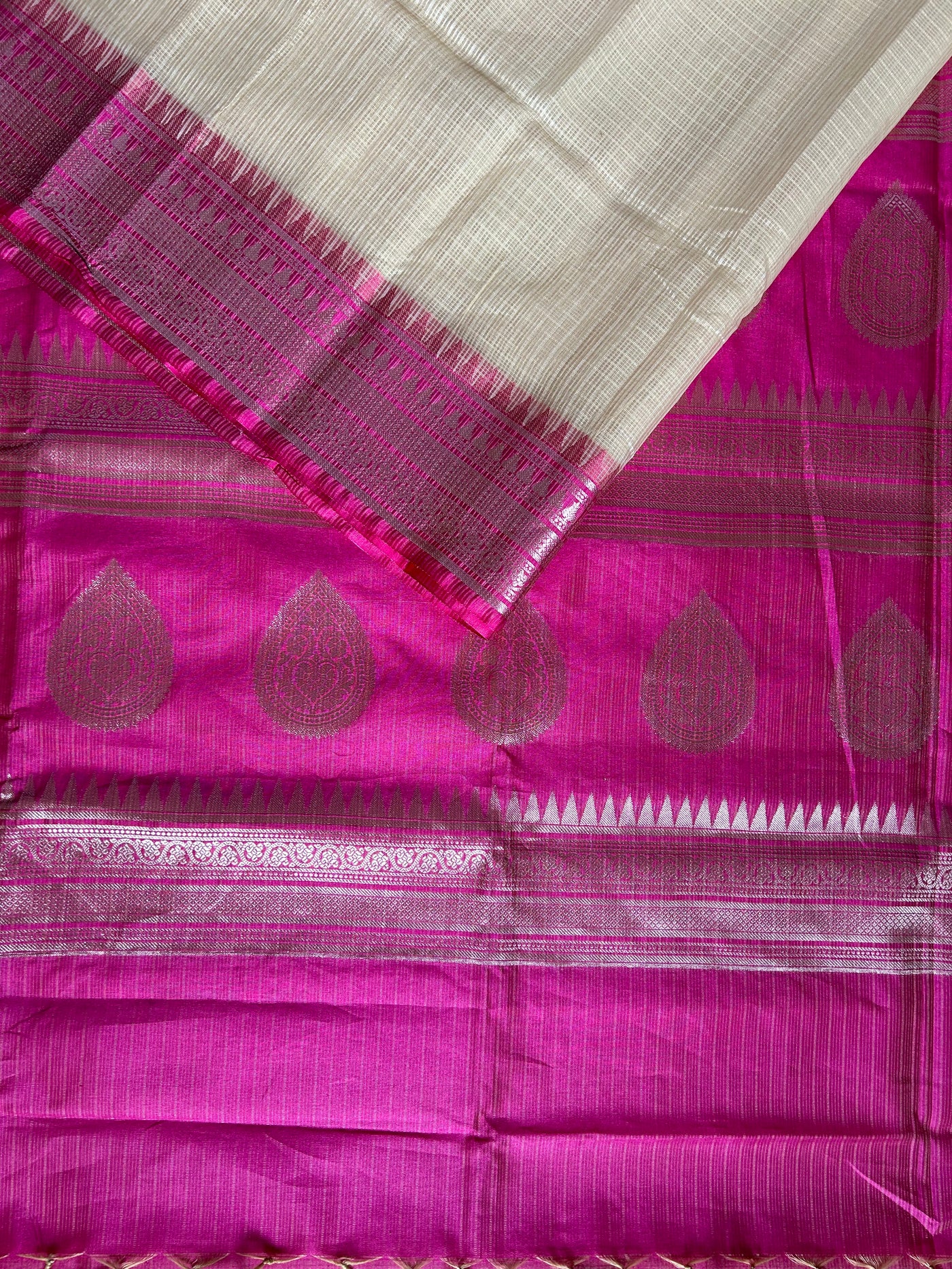 KUNDAN : CREAM, FESTIVE WEAR BANARASI KOTA CHECKS SAREE WITH GANGA- JAMUNA BORDER.