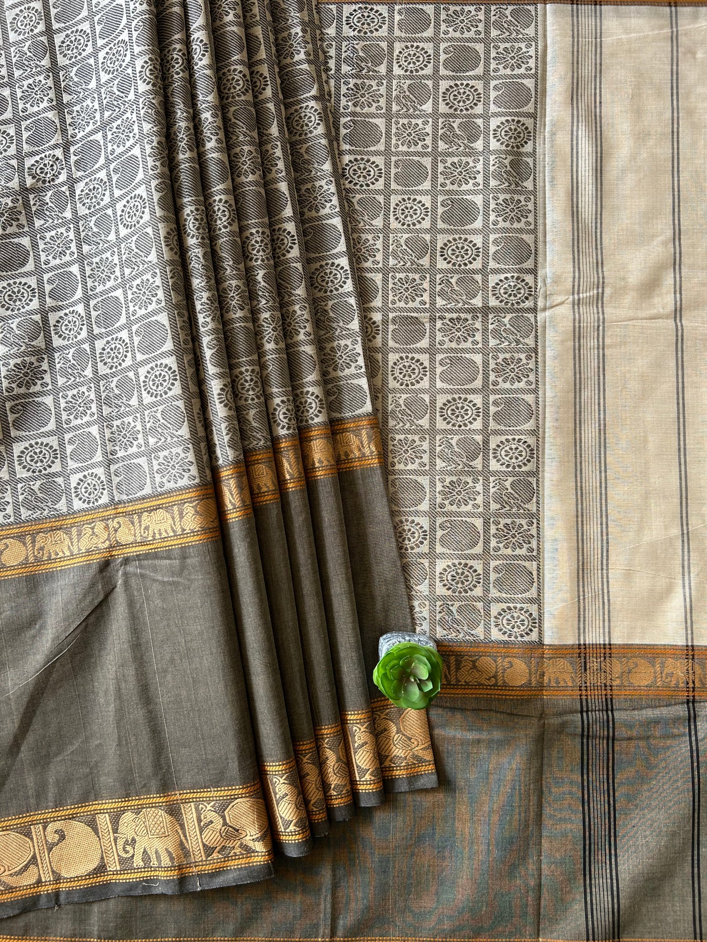 SHRINGAR:GREY, PURE KANCHIPURAM COTTON SAREE WITH JACQUARD WEAVING.