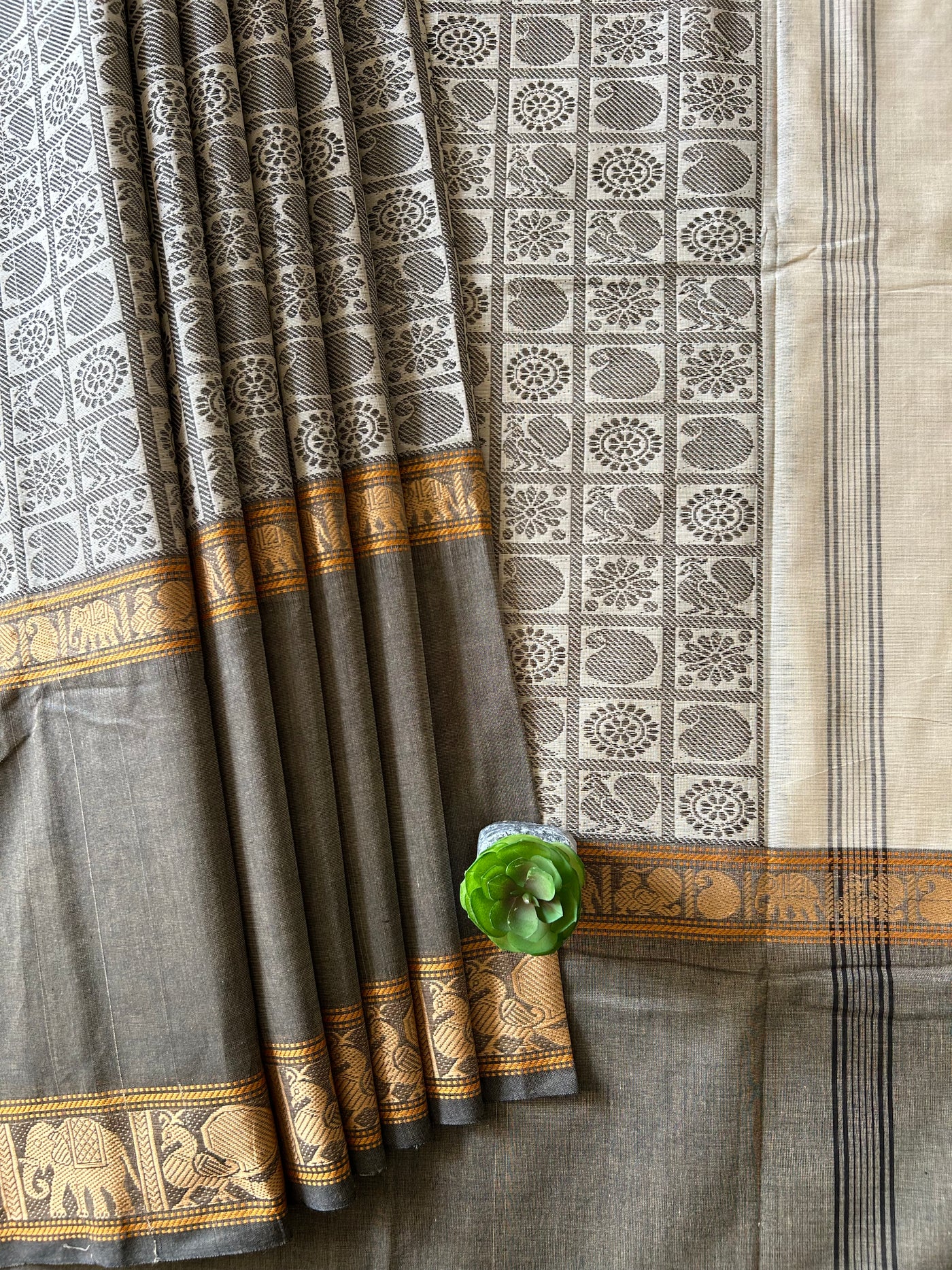 SHRINGAR:GREY, PURE KANCHIPURAM COTTON SAREE WITH JACQUARD WEAVING.