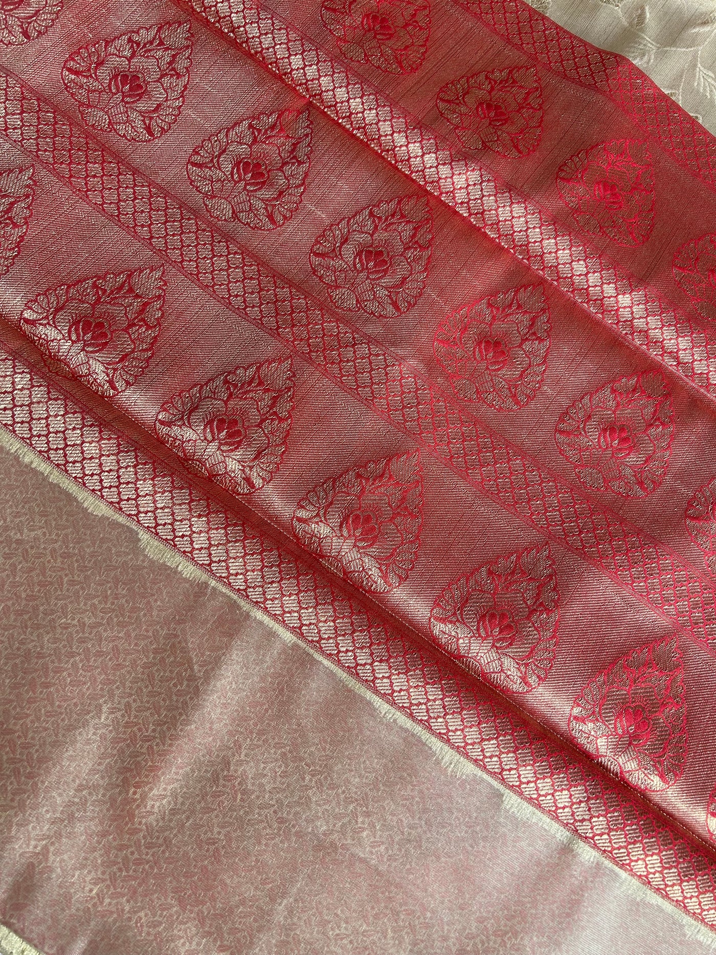 NILAY:CREAM, PARTYWEAR BANARASI TANCHUI SAREE WITH ZARI PALLU.