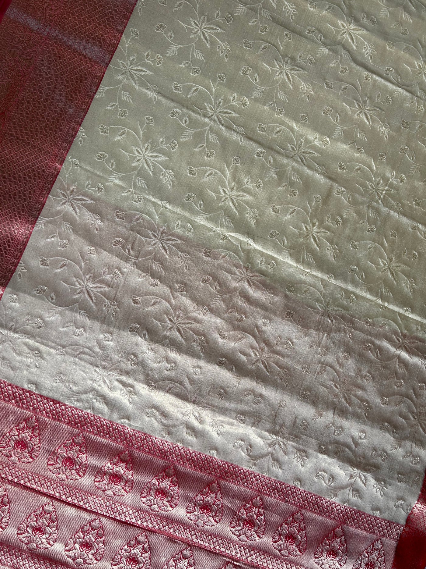 NILAY:CREAM, PARTYWEAR BANARASI TANCHUI SAREE WITH ZARI PALLU.