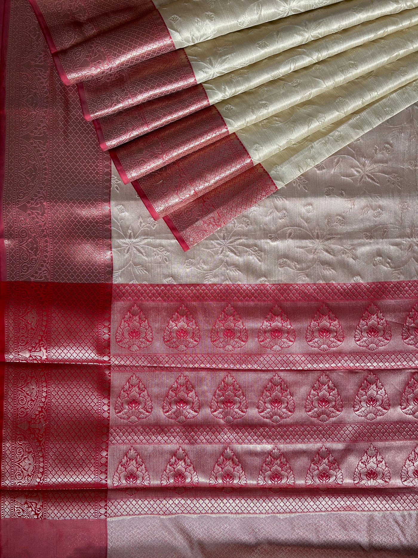 NILAY:CREAM, PARTYWEAR BANARASI TANCHUI SAREE WITH ZARI PALLU.